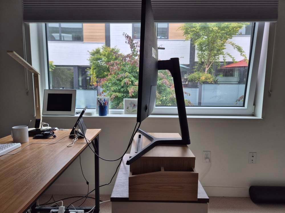 Samsung 32" 4K UHD Monitor + Monitor Arm - photo 4