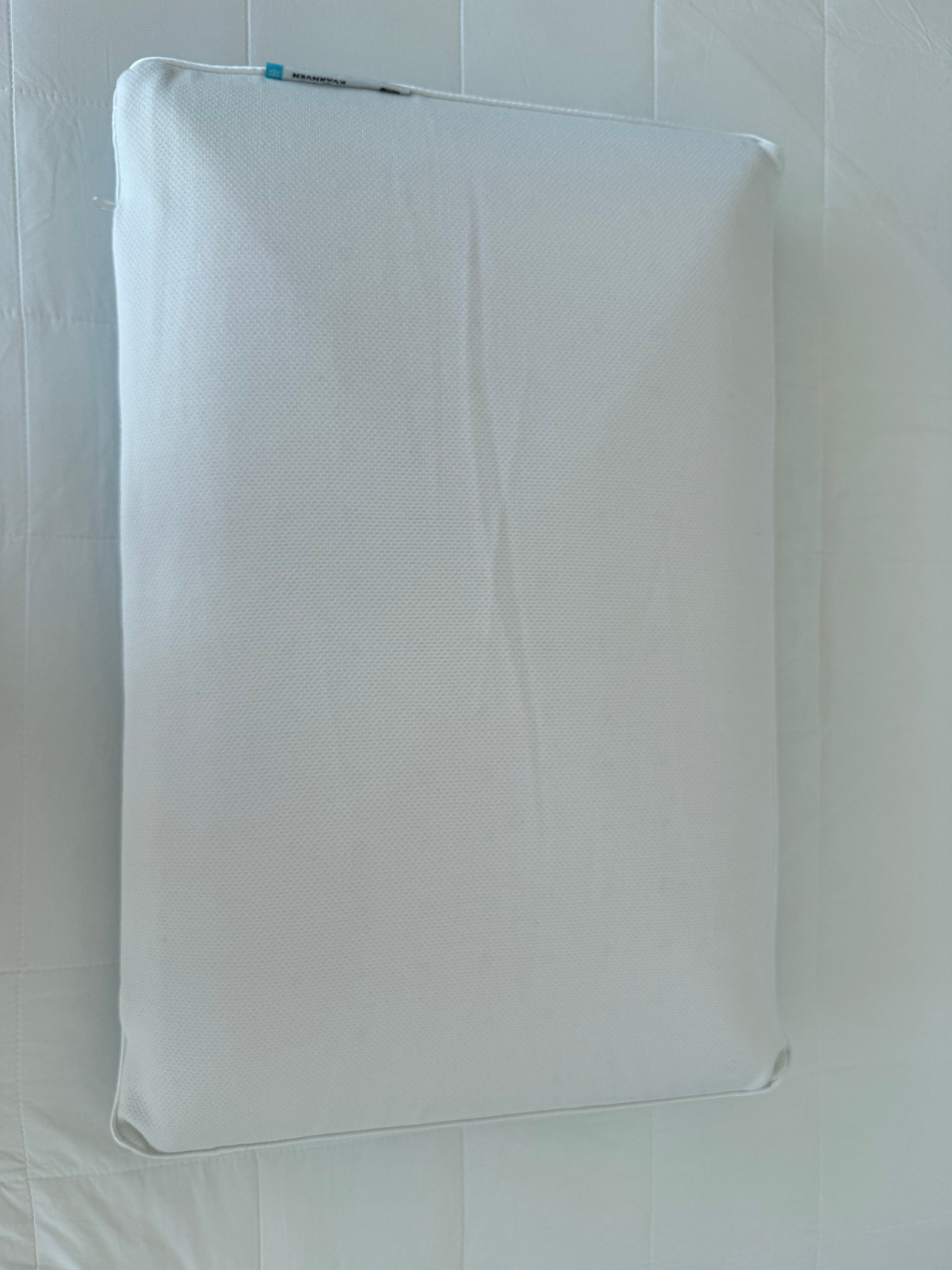 Ikea KVARNVEN Ergonomic pillow, side/back sleeper, Queen - photo 2