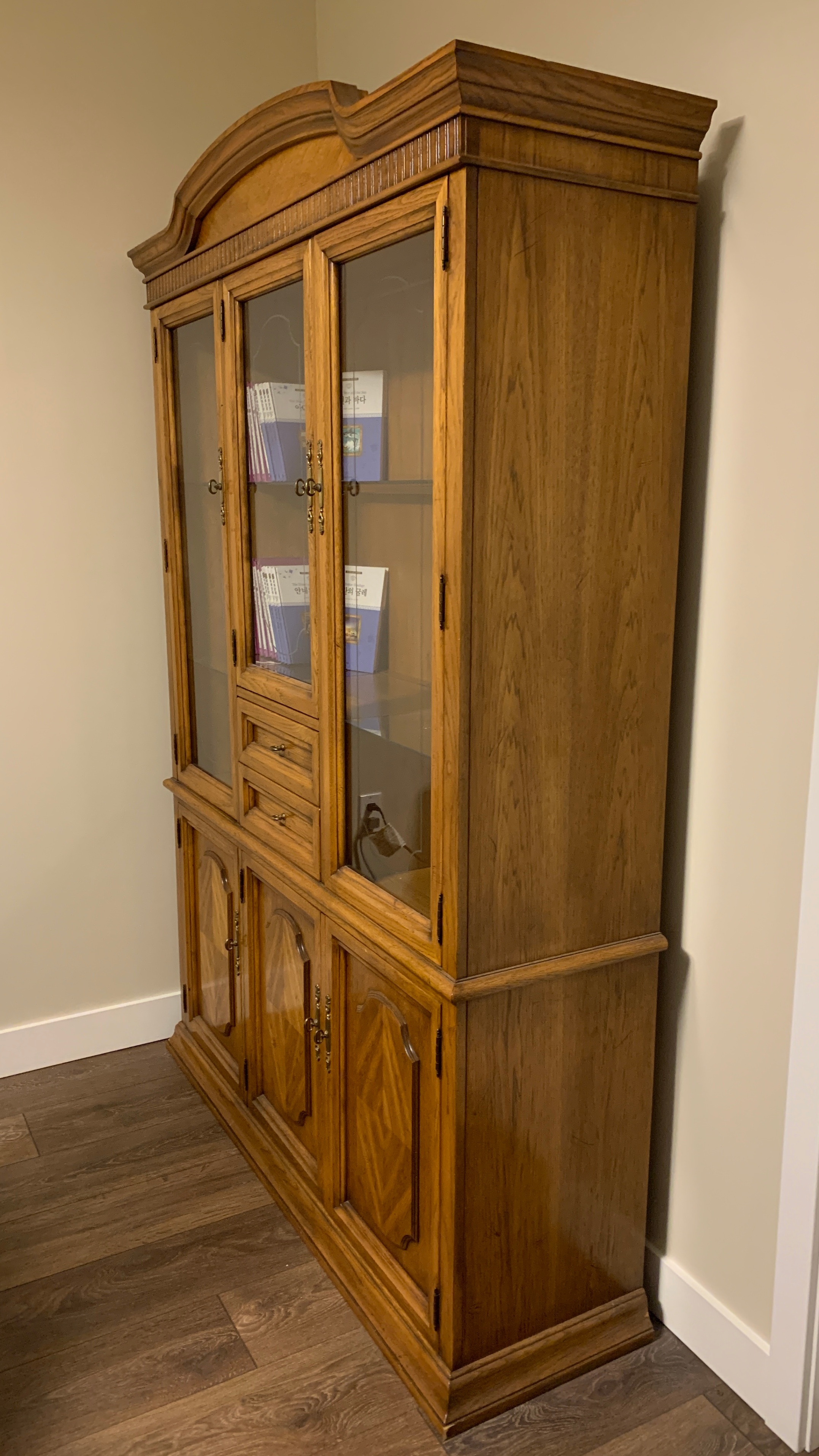 Vintage Solid Oak Illuminated China Cabinet / Hutch - photo 2