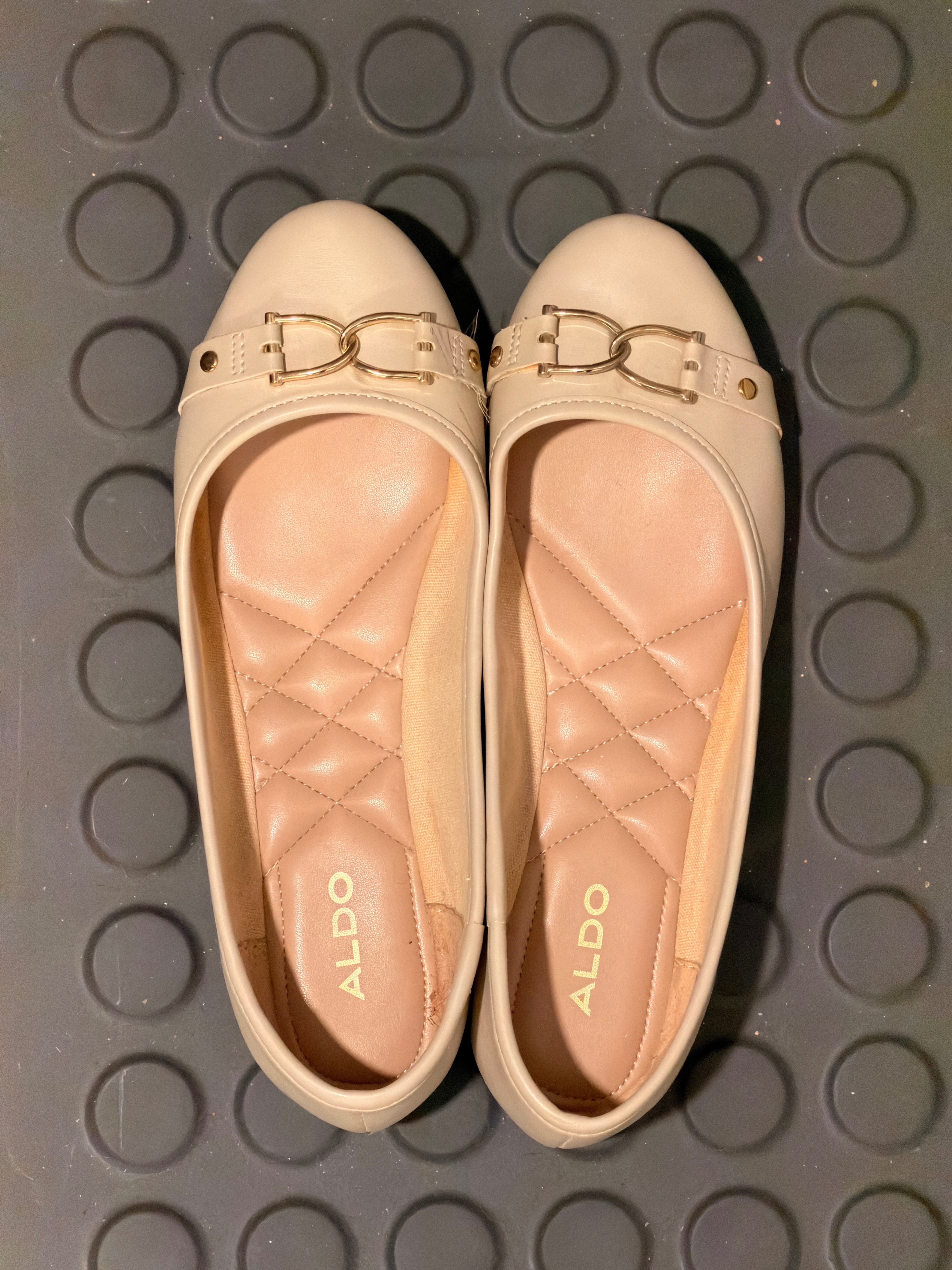 ALDO size 7 flat shoes