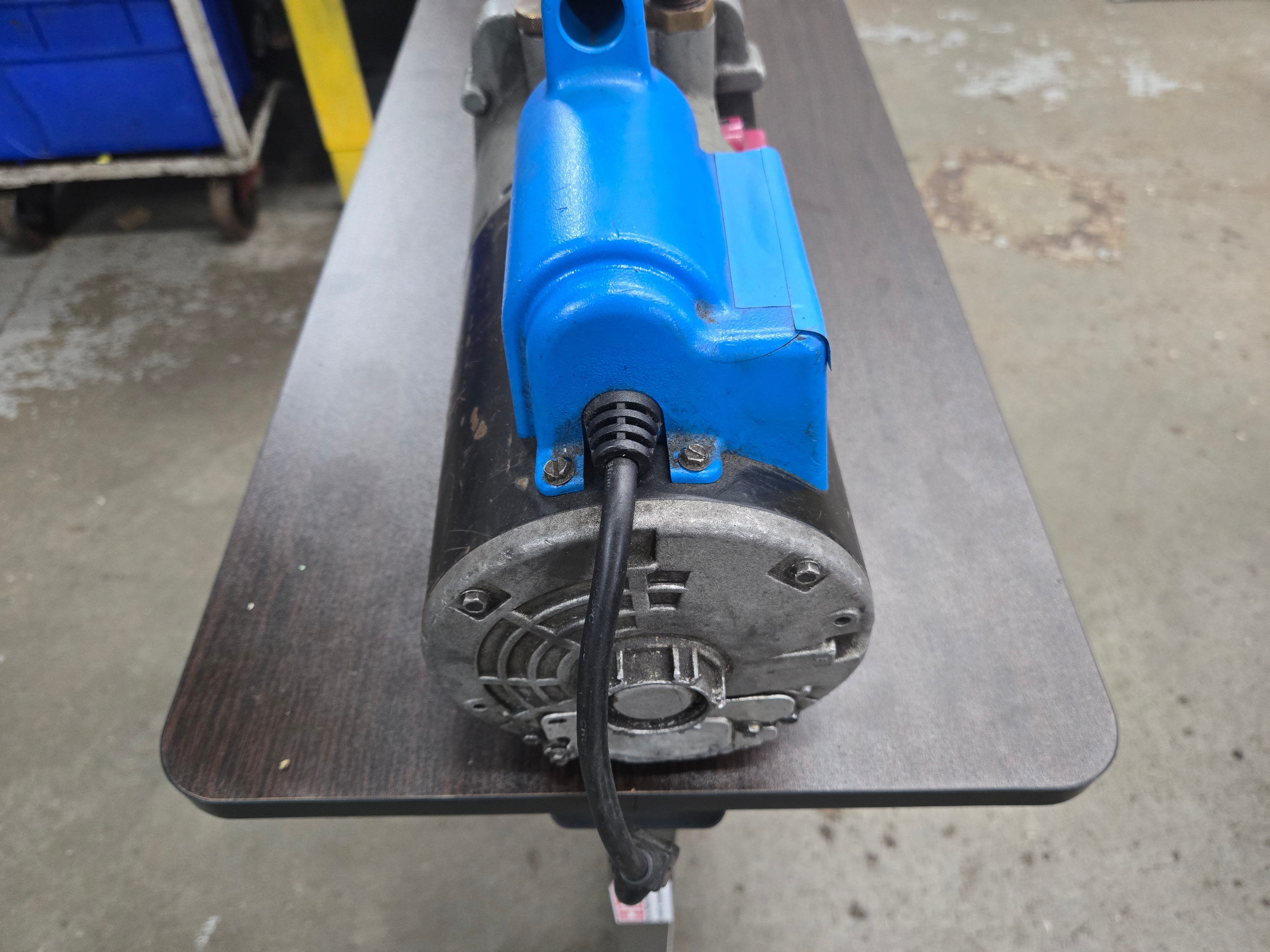 Robinair vacuum pump - photo 2