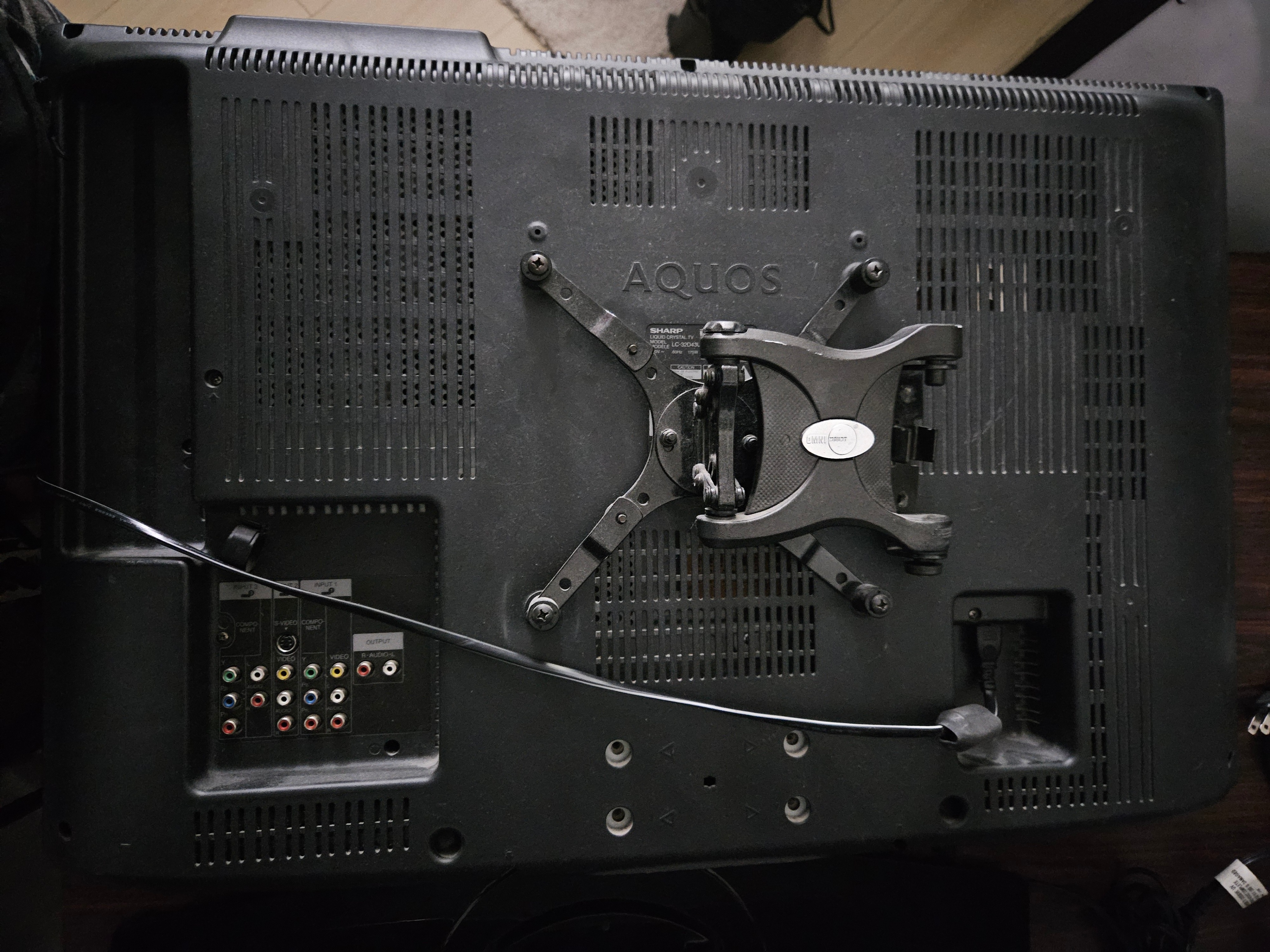 Sharp 32" LCD TV - photo 2