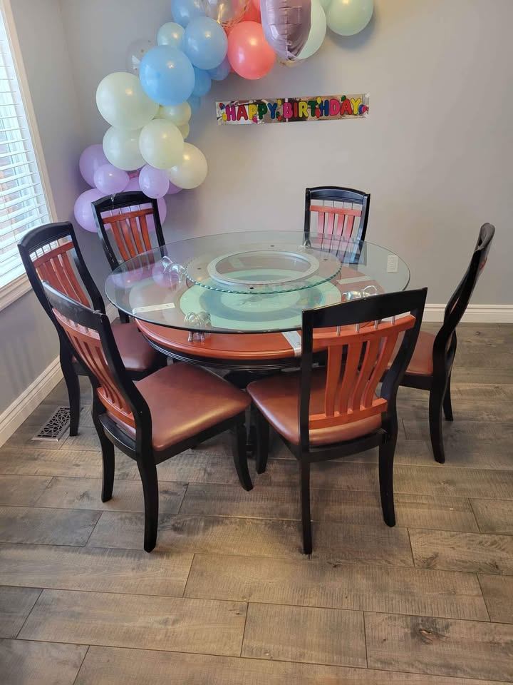 Beautiful Wooden Dining Table with 6 Chairs - photo 3