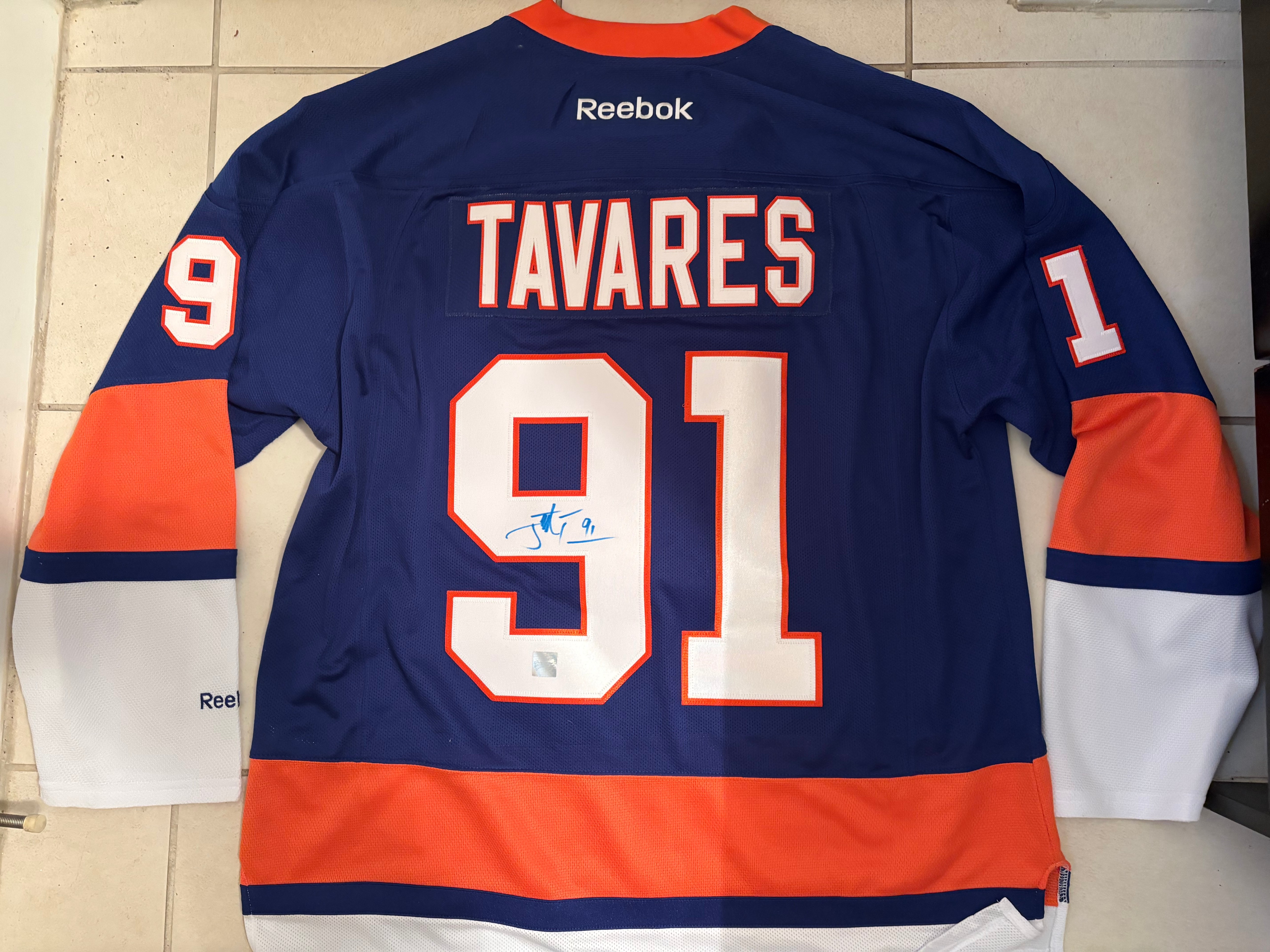 Autographed NY Islanders Tavares Jersey - XL - photo 2