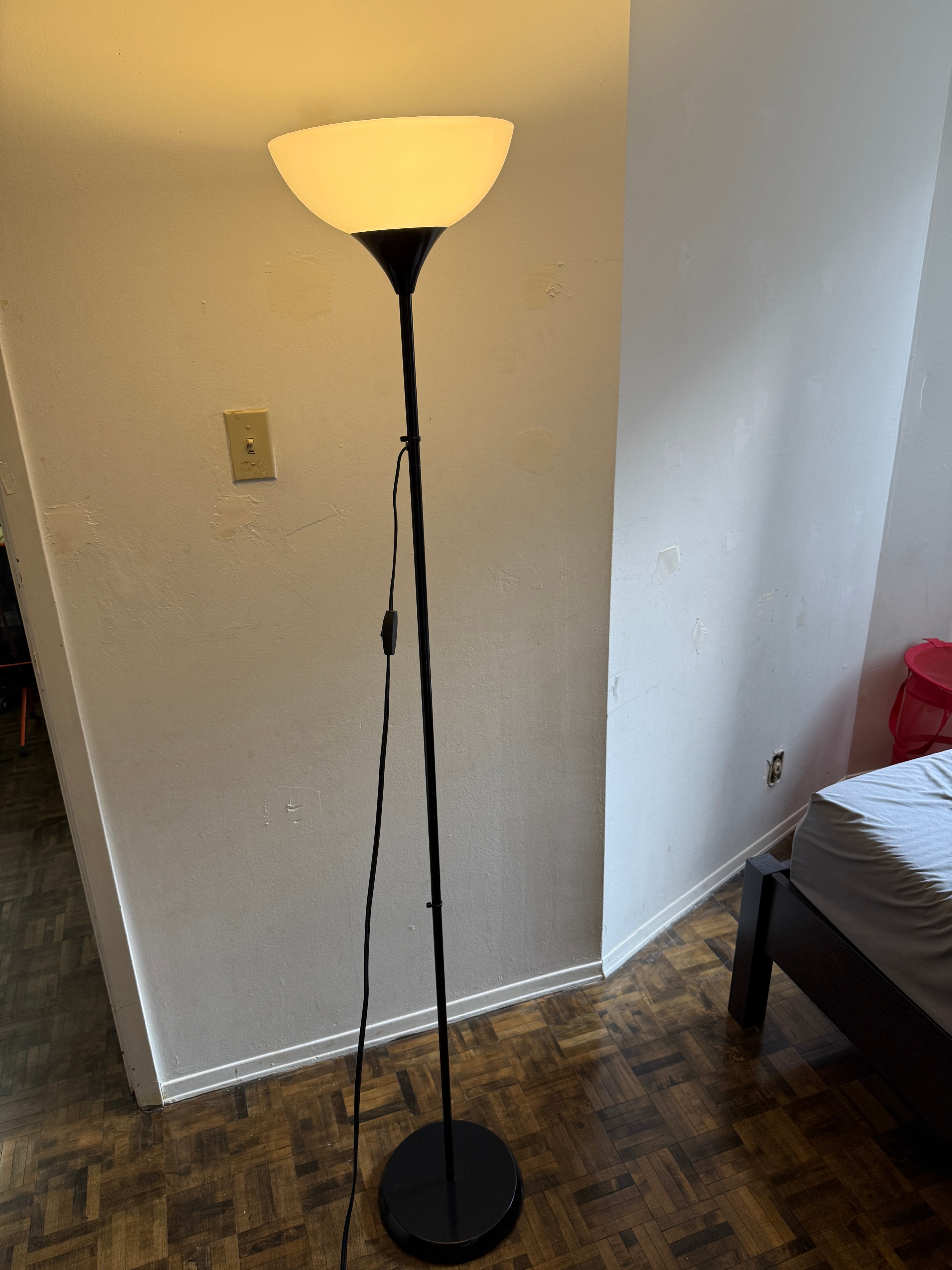 Simple and classic floor uplighter lam