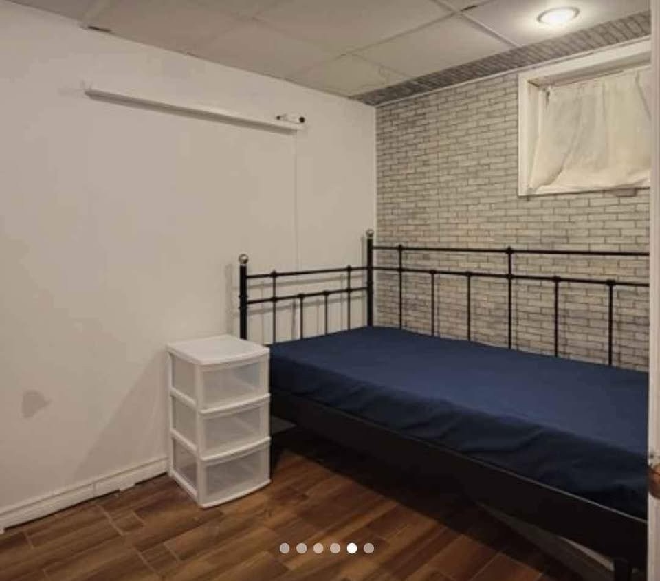 Room For Rent (Read Description) - photo 2