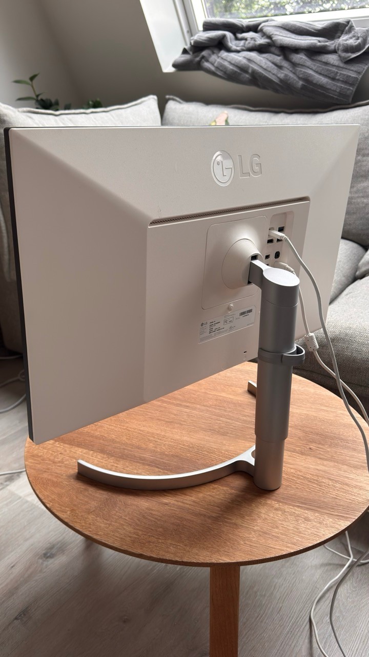 LG 27" 4K UHD IPS Monitor – USB-C (27UL850-W) - photo 2