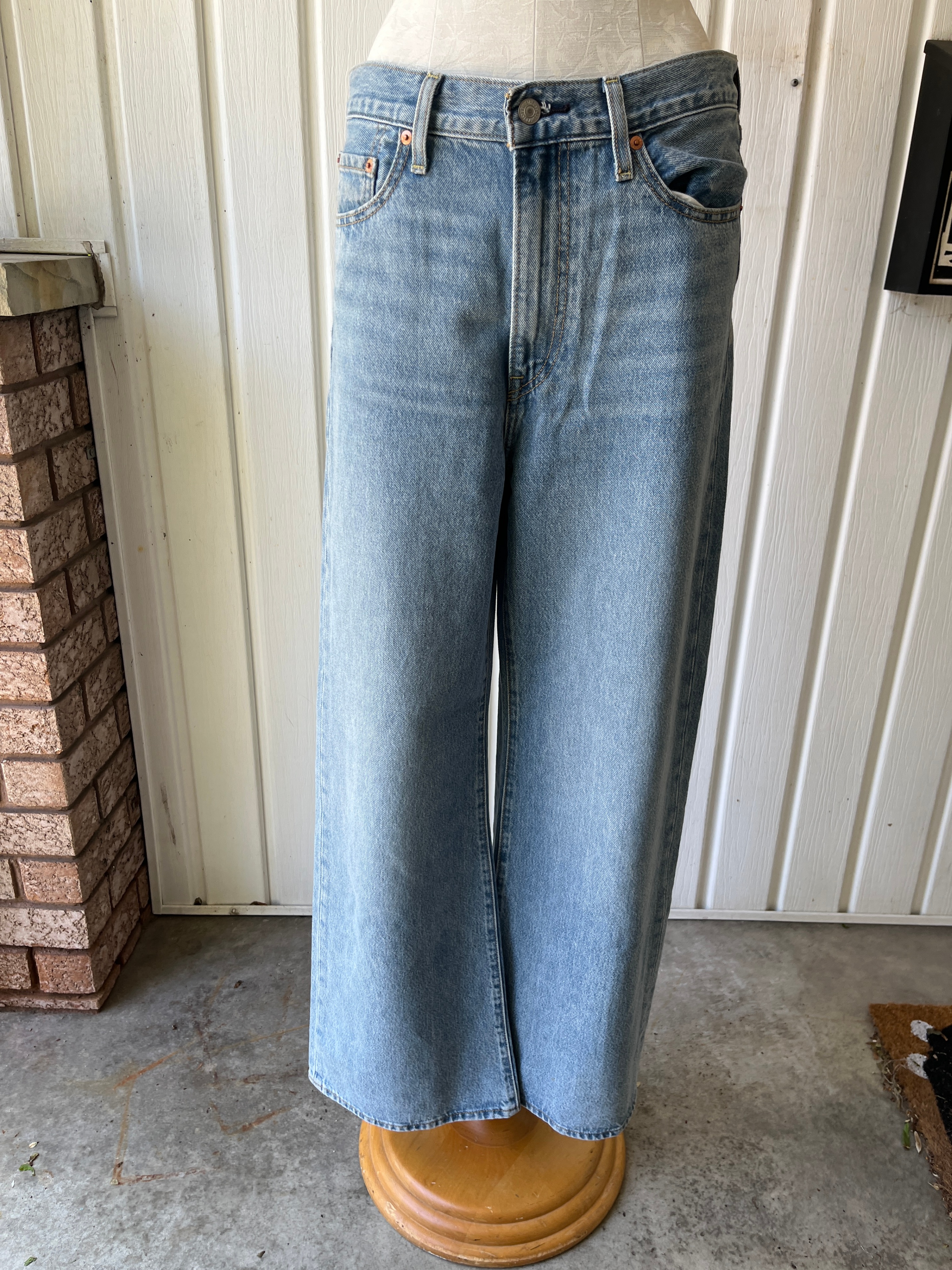 Levi's Premium Wide Leg Jeans - Size 29