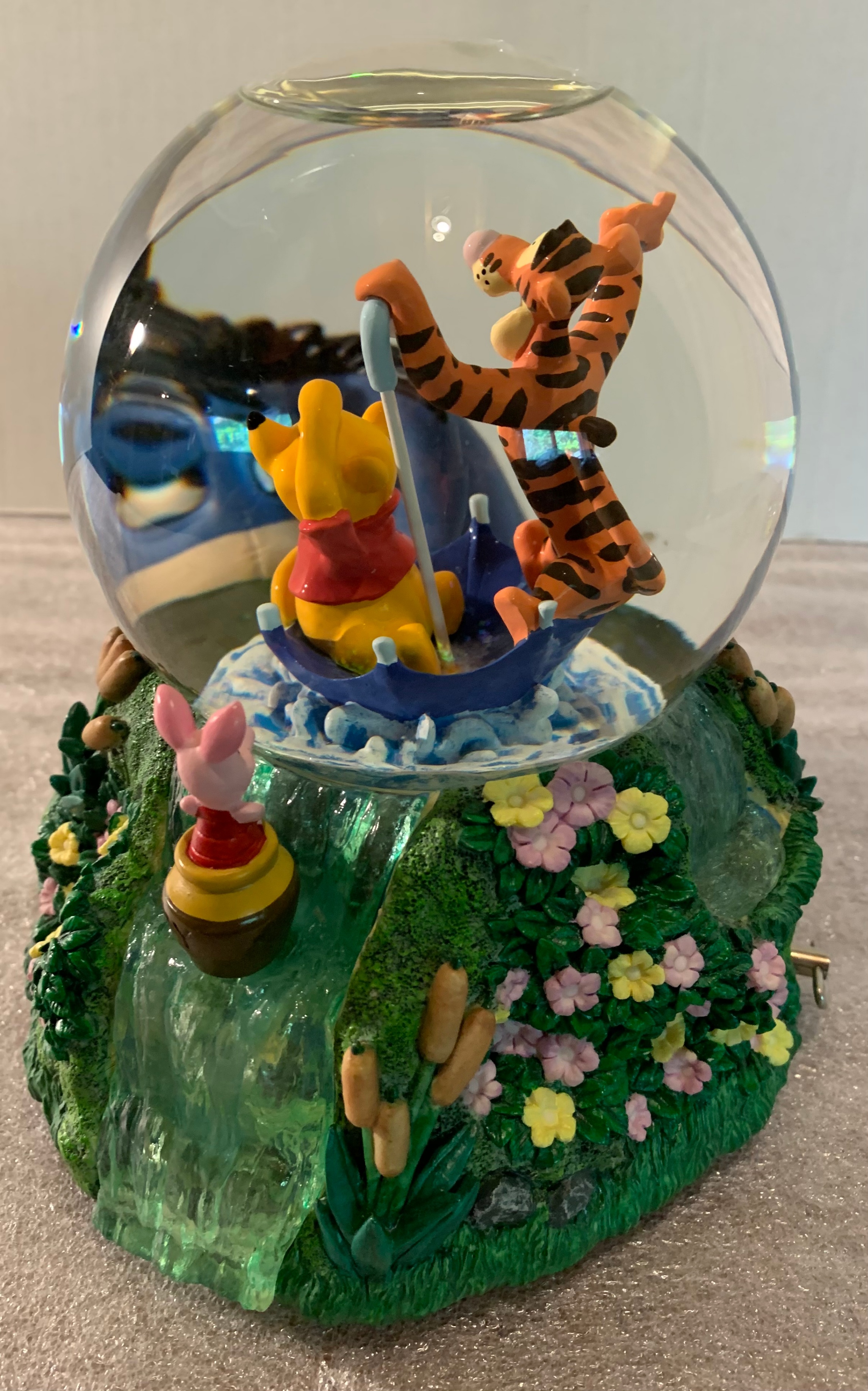 Winnie the Poo Musical Snow globe - photo 2