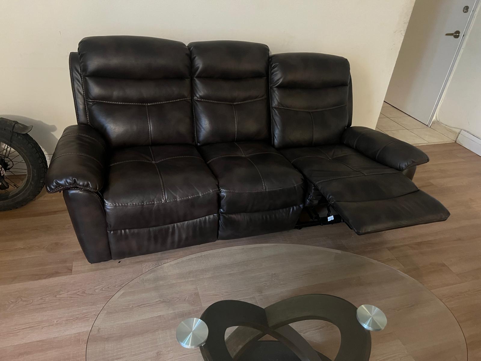 Leon’s Cooper Leather Reclining Sofa & Loveseat – Brown ️