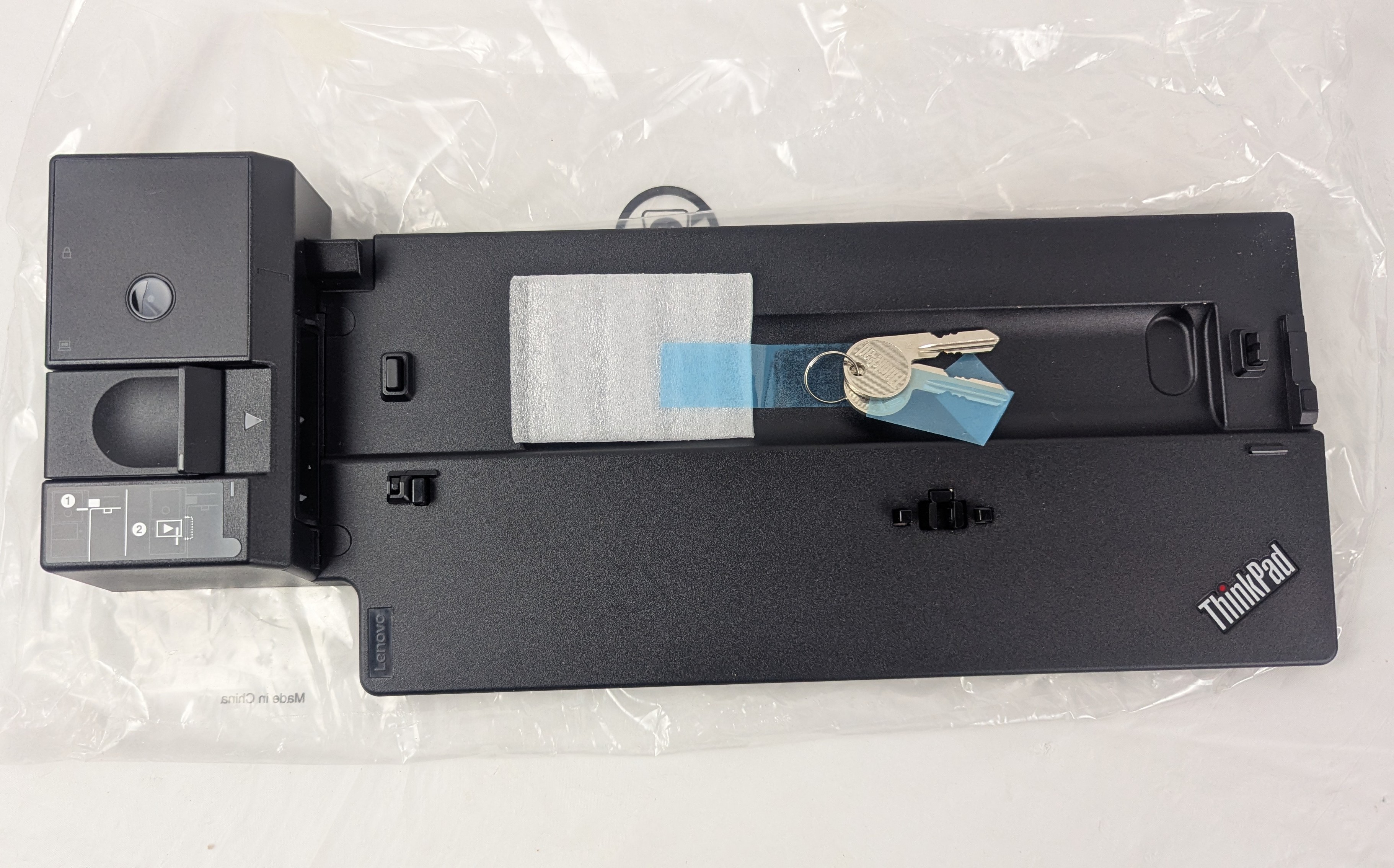 Lenovo SD20Q11987 01HY747 ThinkPad Pro Docking Station with keys