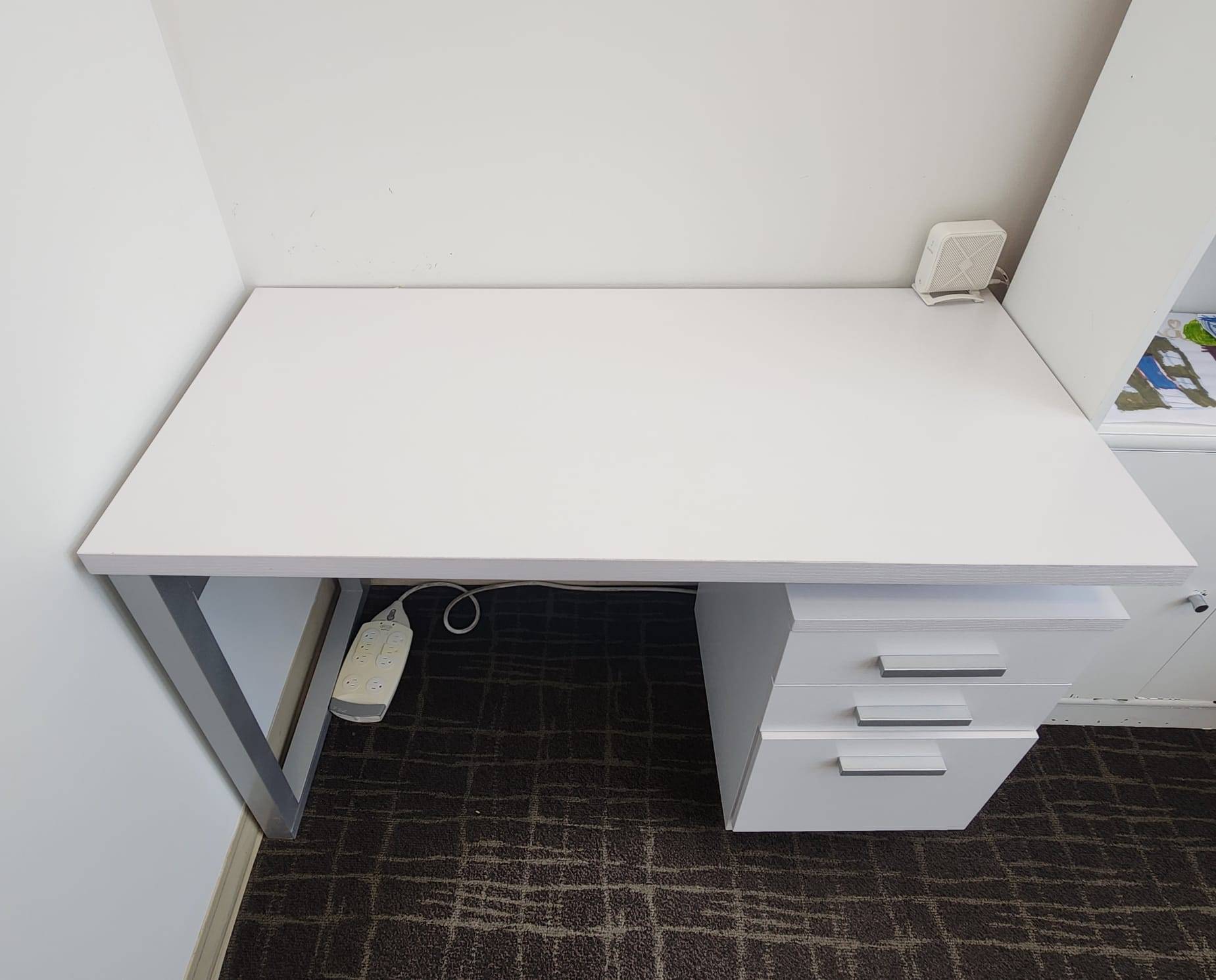 Reversible White Modern Desk with 3 Drawers - photo 3