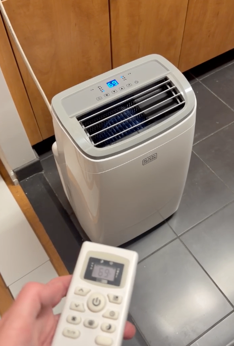Black + Decker Portable Air Conditioner - photo 3