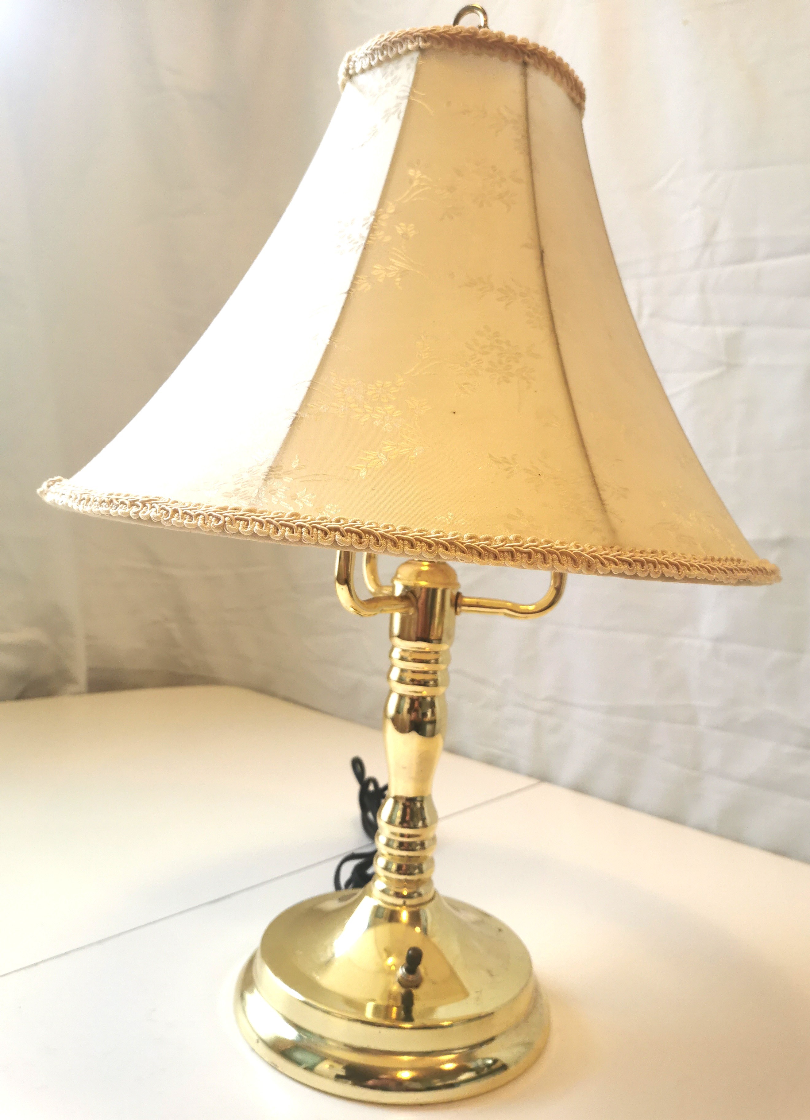 3-Light Candelabra Solid Brass Table Lamp with Floral Bell Shade - photo 4