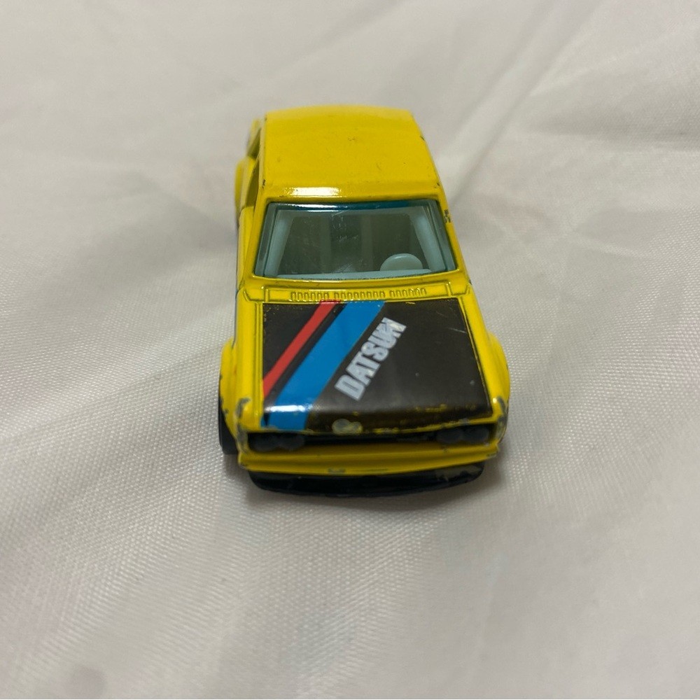 Hot Wheels 2011 Nightburnerz 9/10 Datsun Bluebird 510 in Yellow - photo 3