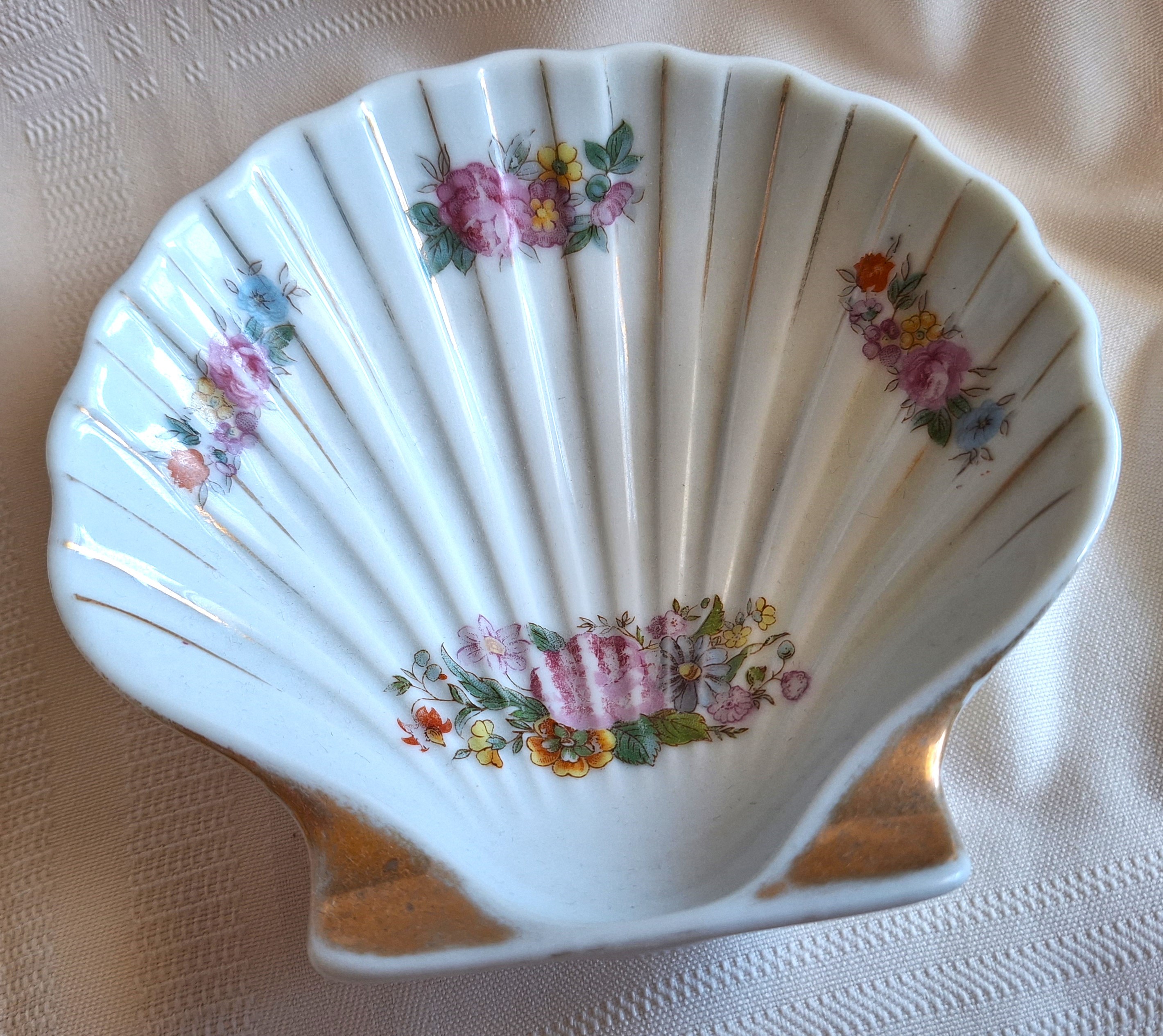 Vintage Occupied Japan Clamshell Candy Dish, Bowl 1945 - 1952