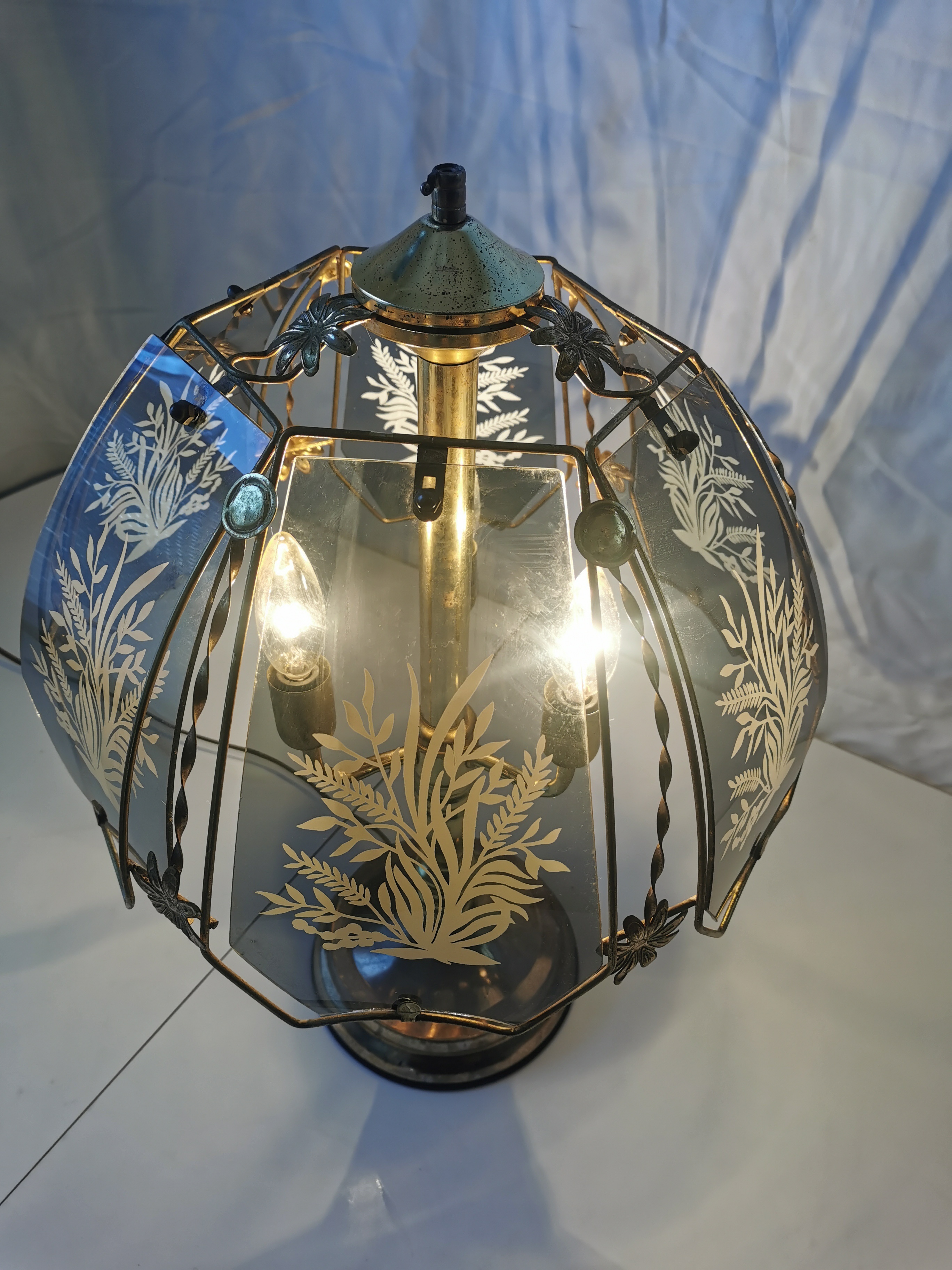 1990s 3-Way Brass Touch Lamp with Etched Floral Glass Panels - photo 4