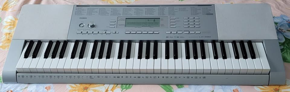 Casio LK-280 Keyboard/Piano w/ Adapter