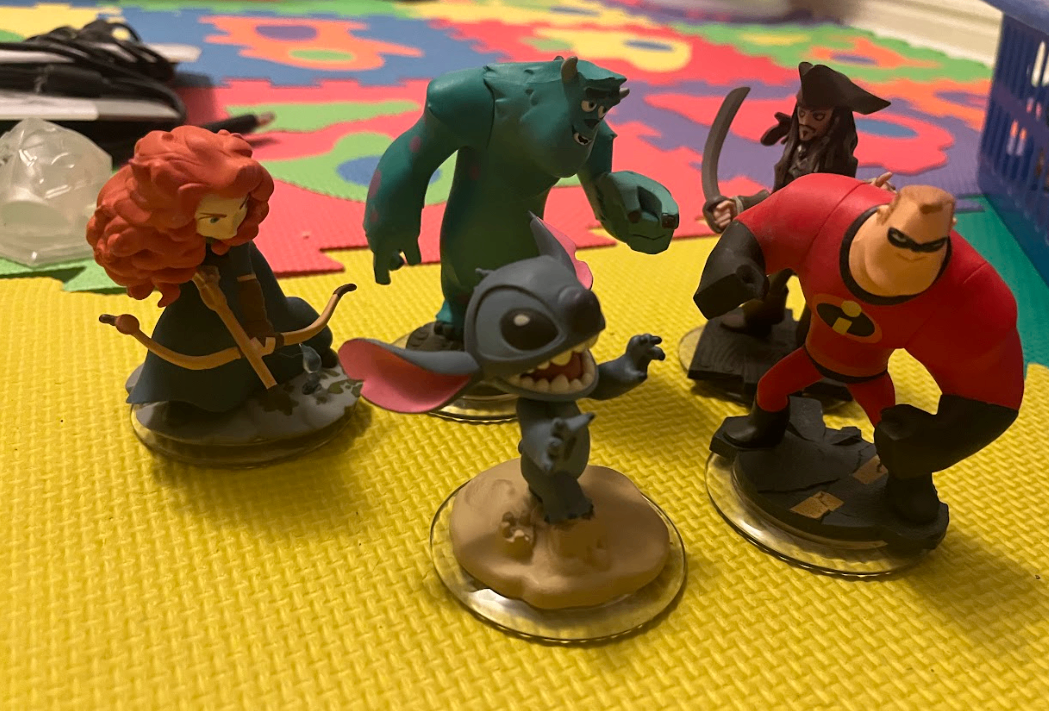Disney Infinity PS4 Game and Figures - photo 3