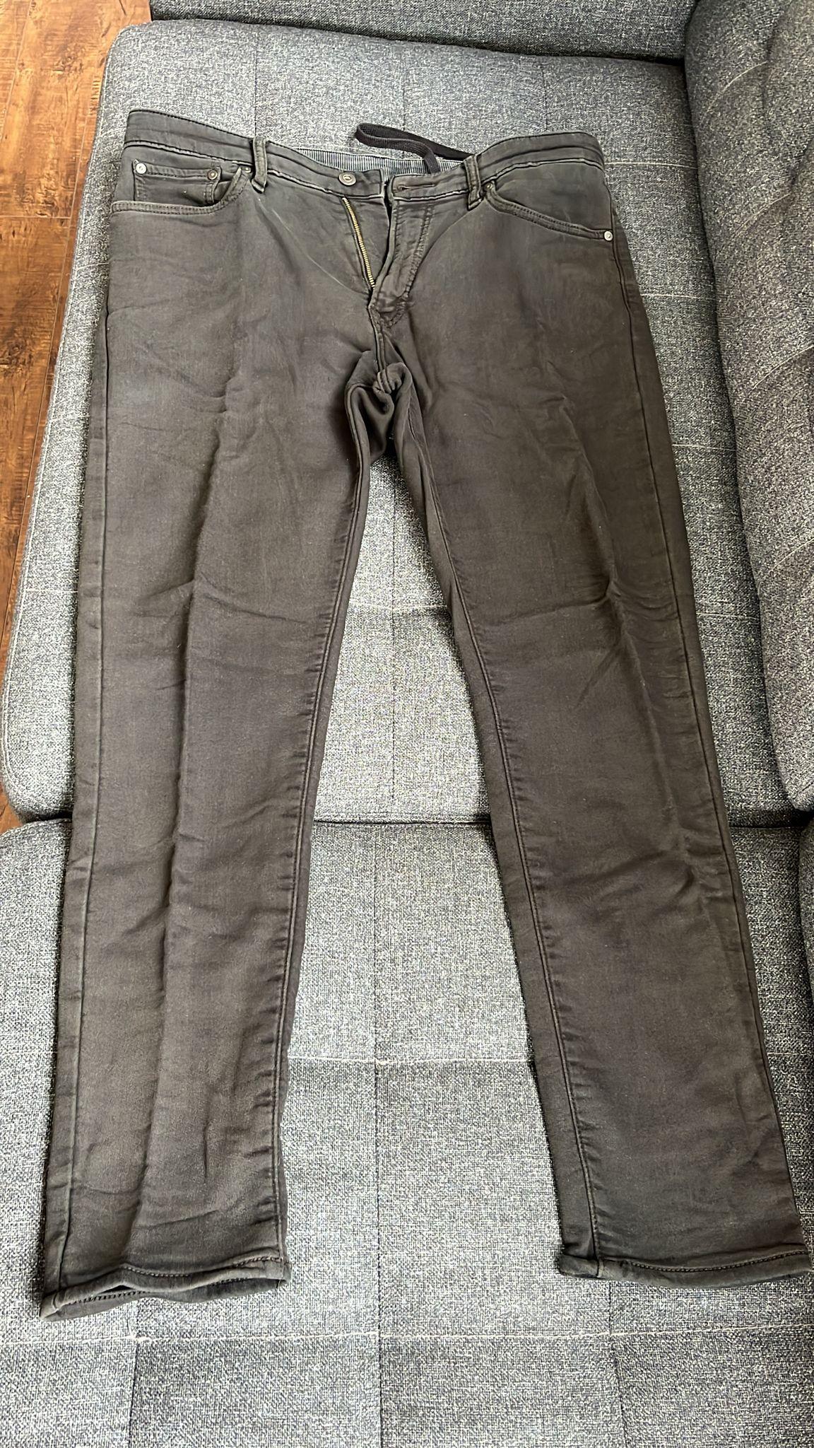 Uniqlo | Grey Men's Ezy Jeans | Size 33-36 x 28