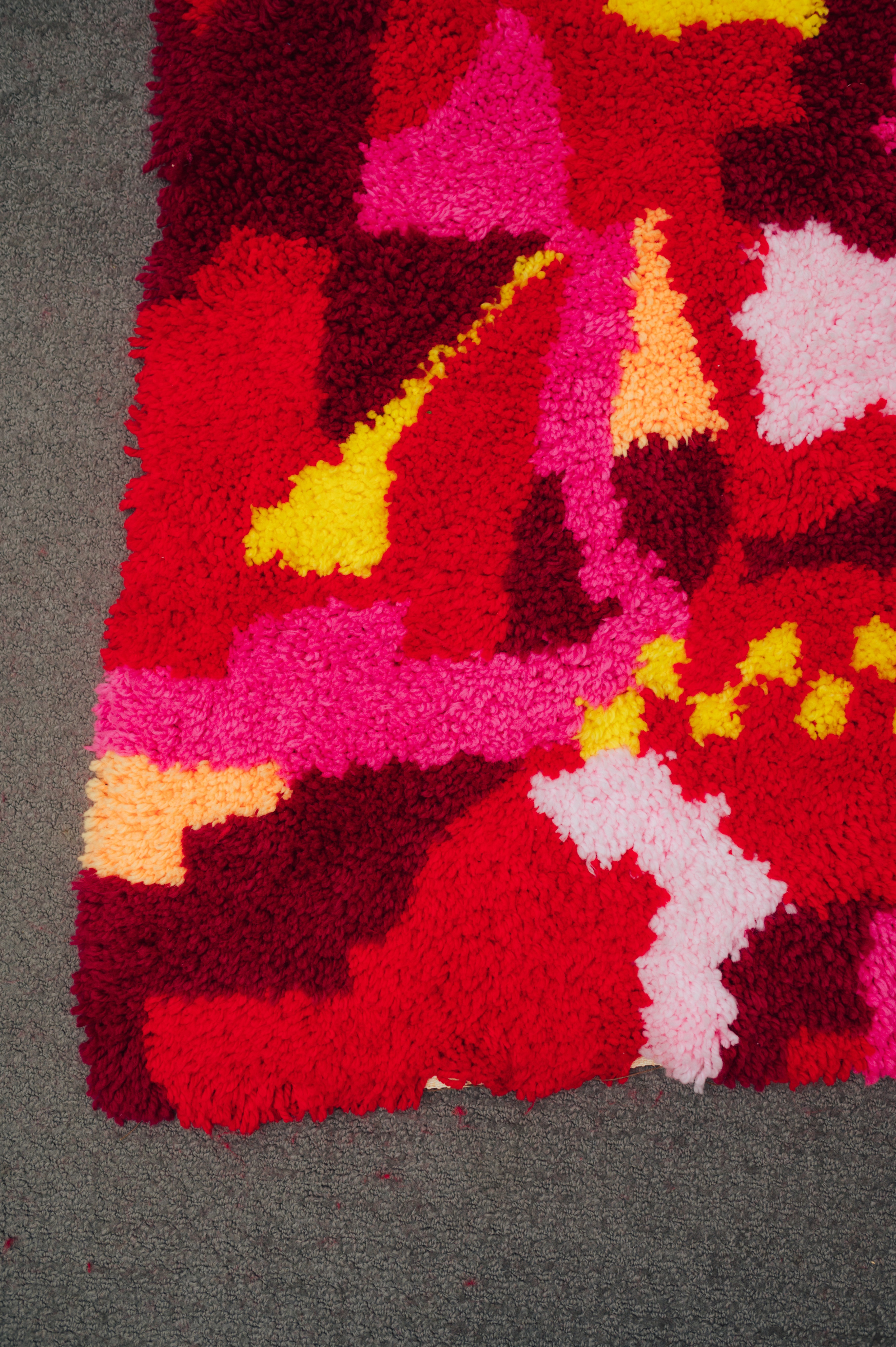 1970s Hand-Hooked Folk Art Rug | 50" x 70" - photo 4