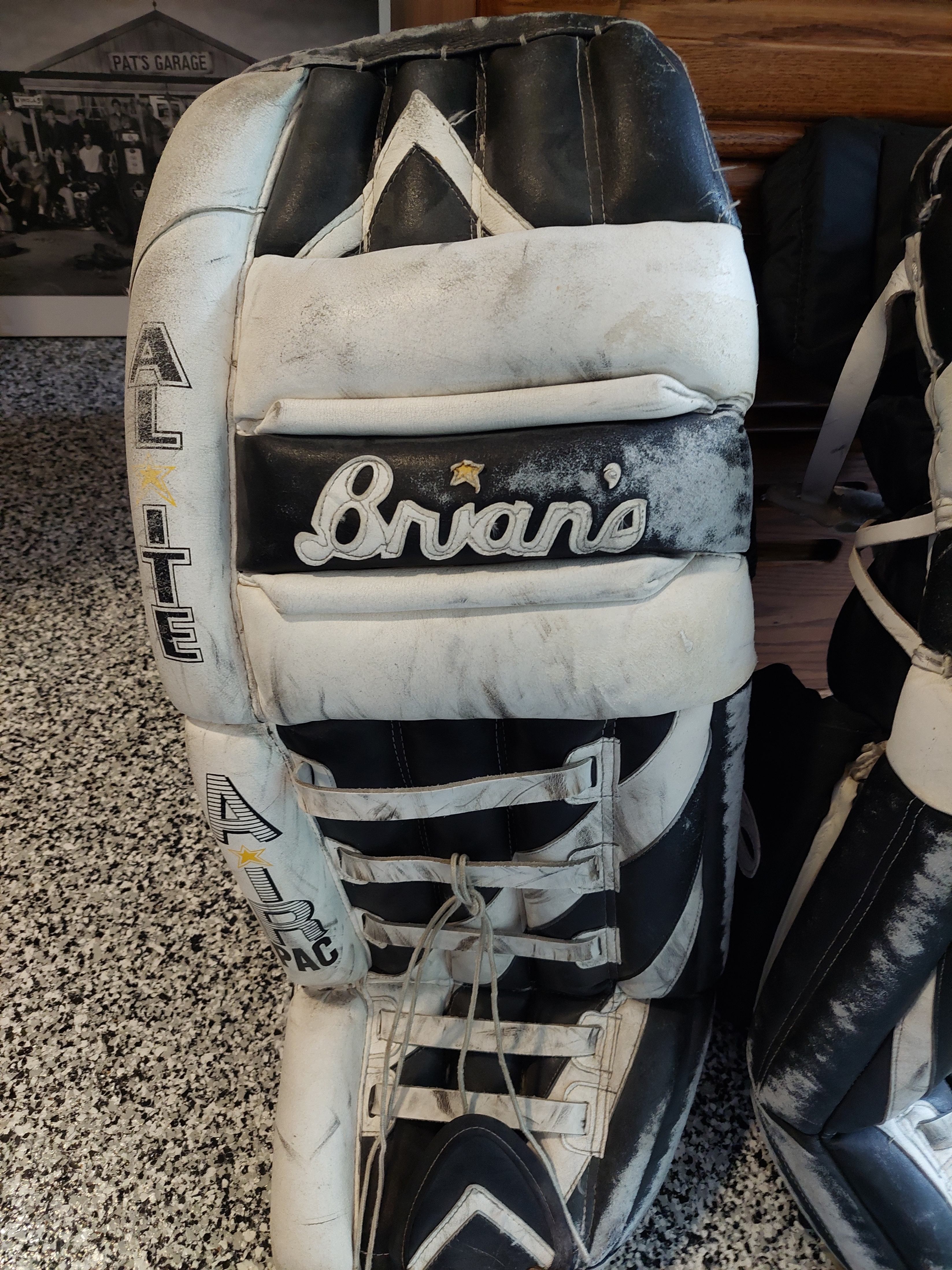 Brian's Goalie Pads - photo 3