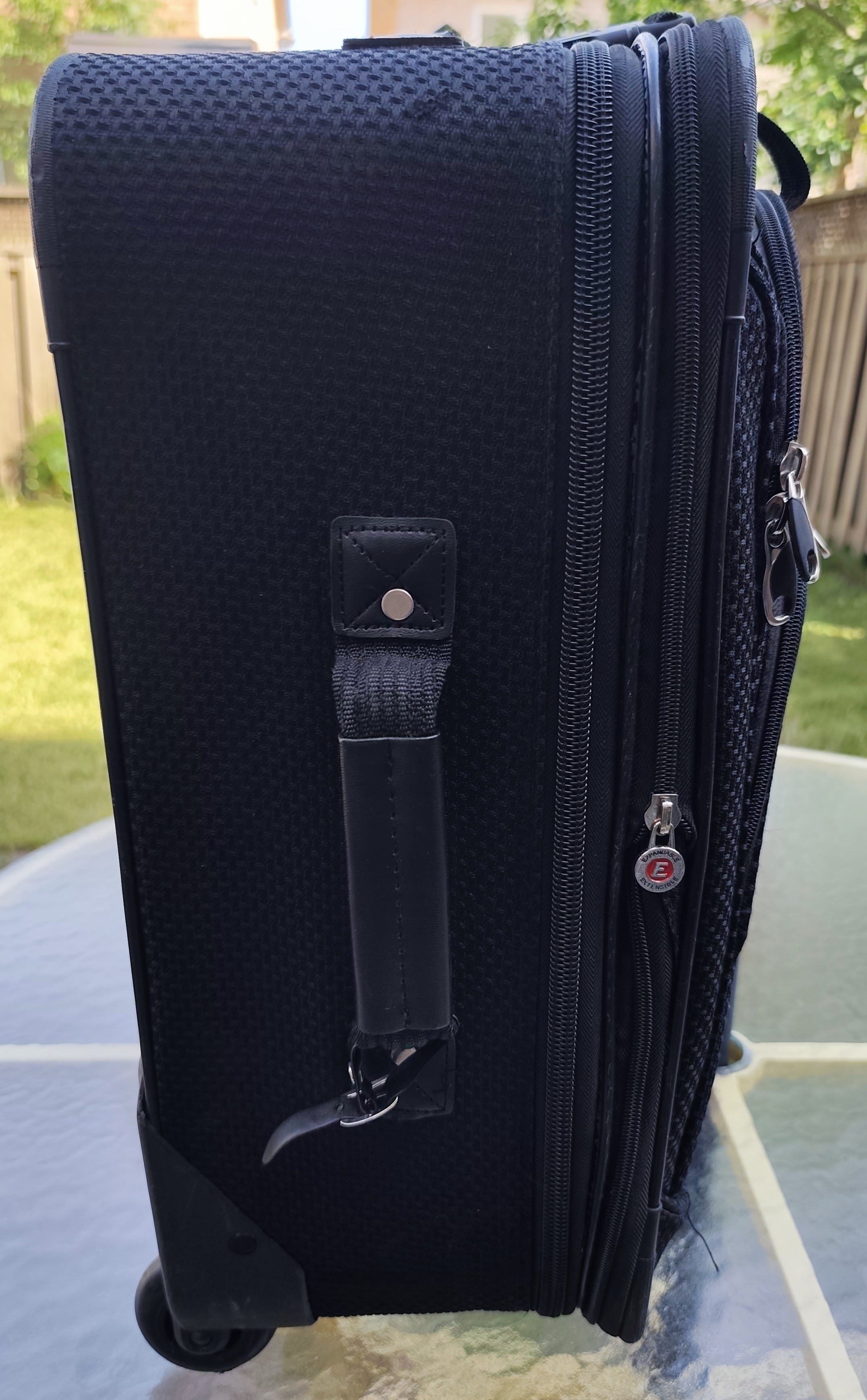 Carry on luggage with telescopic pull handle - photo 3