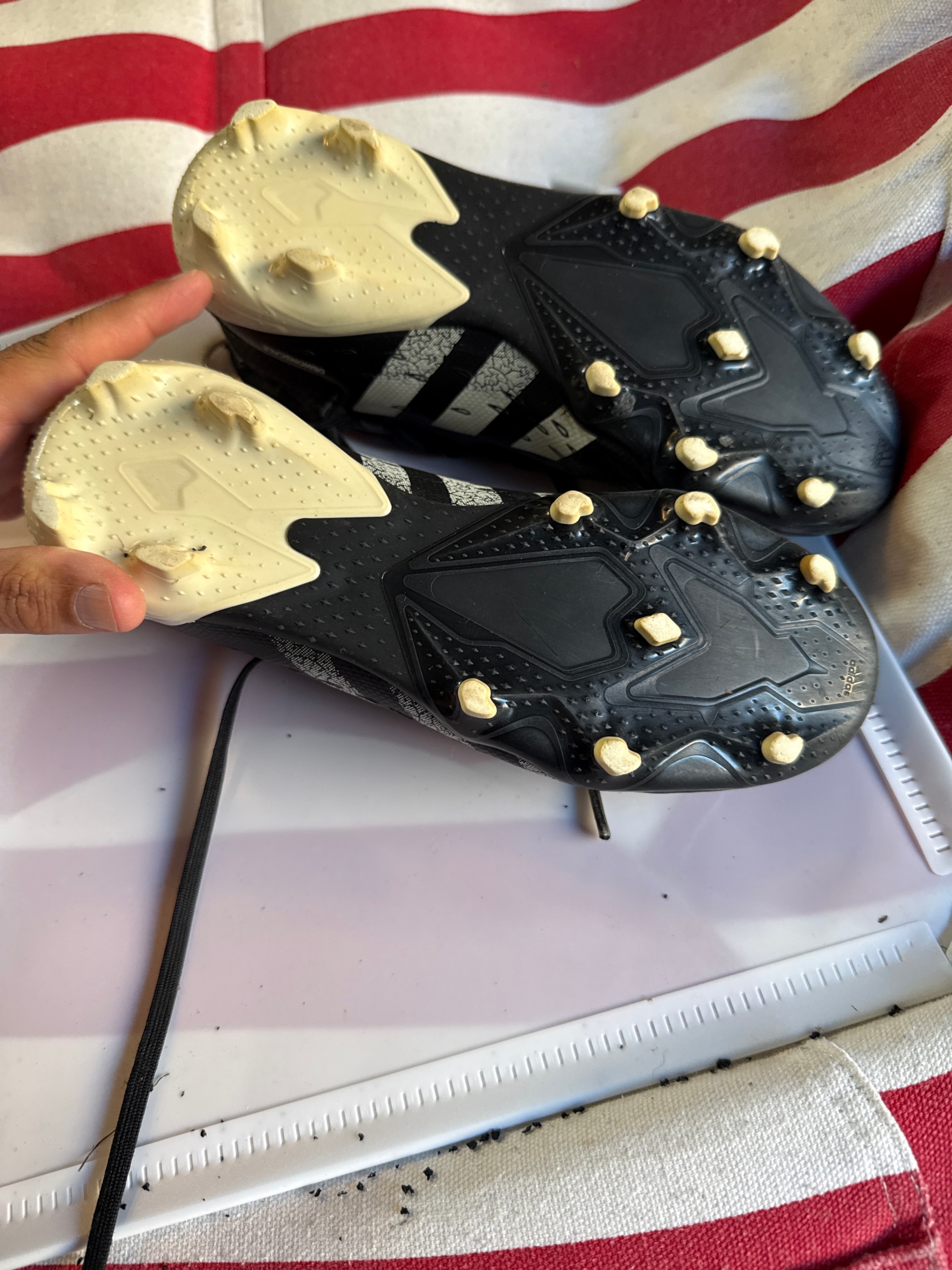 Adidas Kids Soccer Cleats - Size US 4 (Excellent Condition!) - photo 3