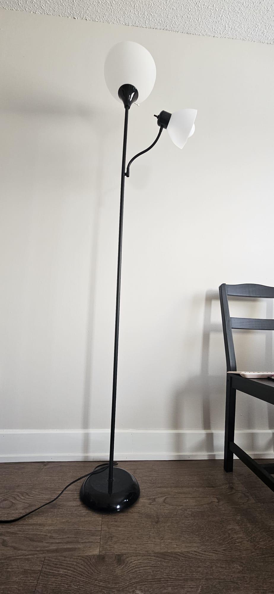 Floor Lamp for Living Room or Bedroom – Excellent Condition - photo 2