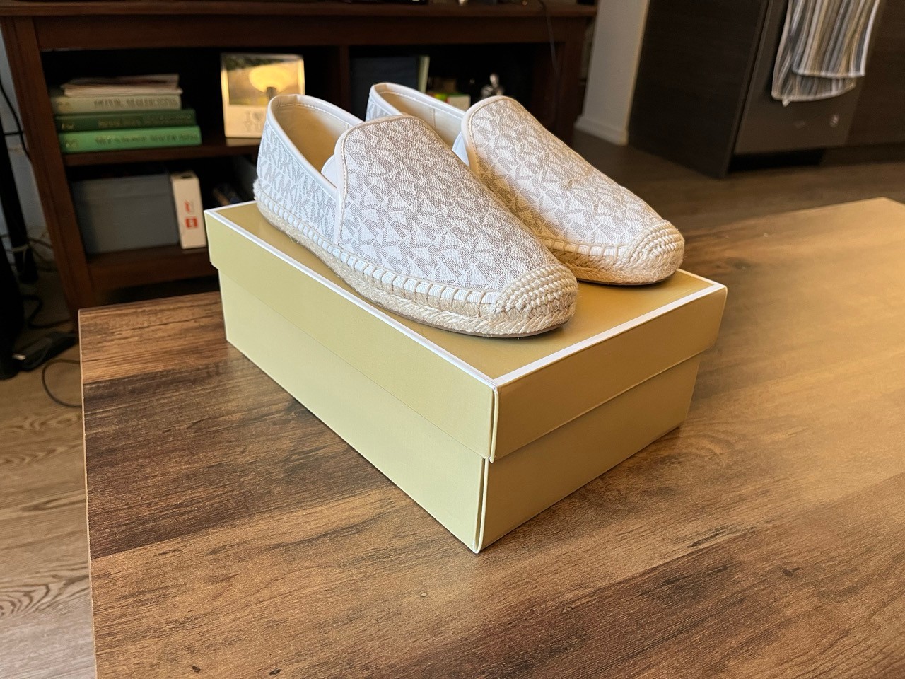 Brand new Michael Kors Vanilla Espadrilles Slip-On 8.5 size - photo 2