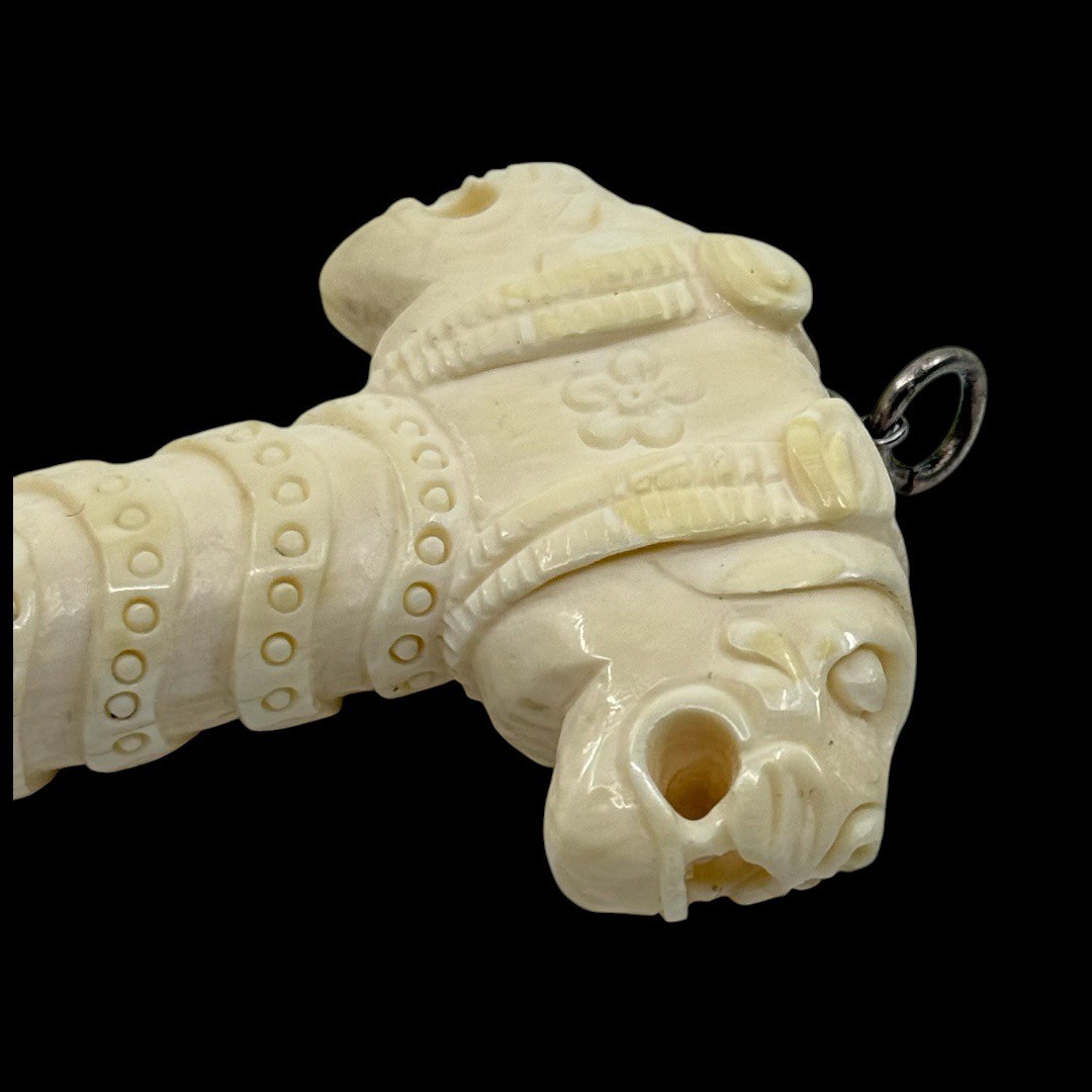 Vintage Mughal carved bone double lion head seal pendant - photo 4