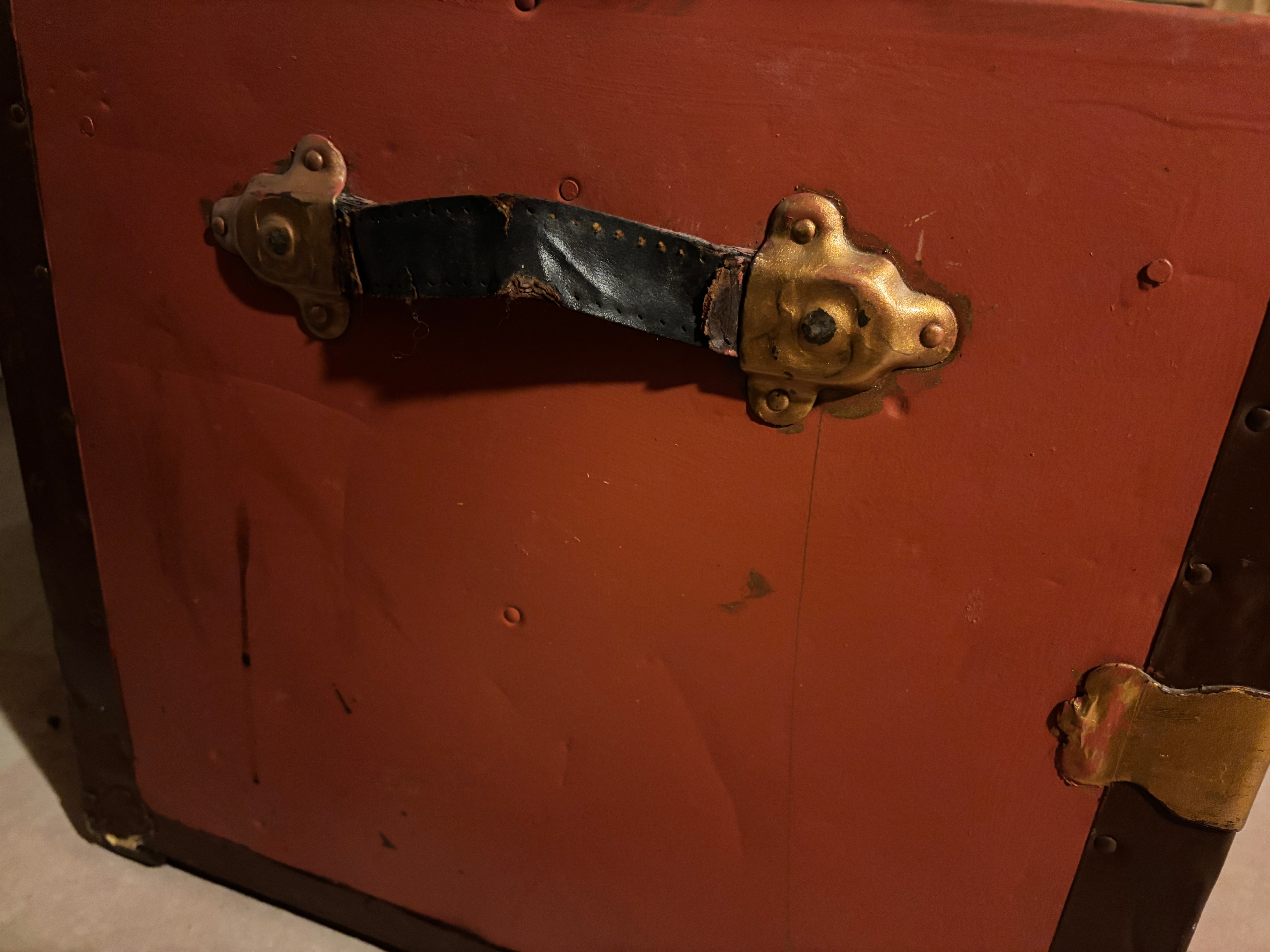 Vintage antique large trunk rust colour - photo 3
