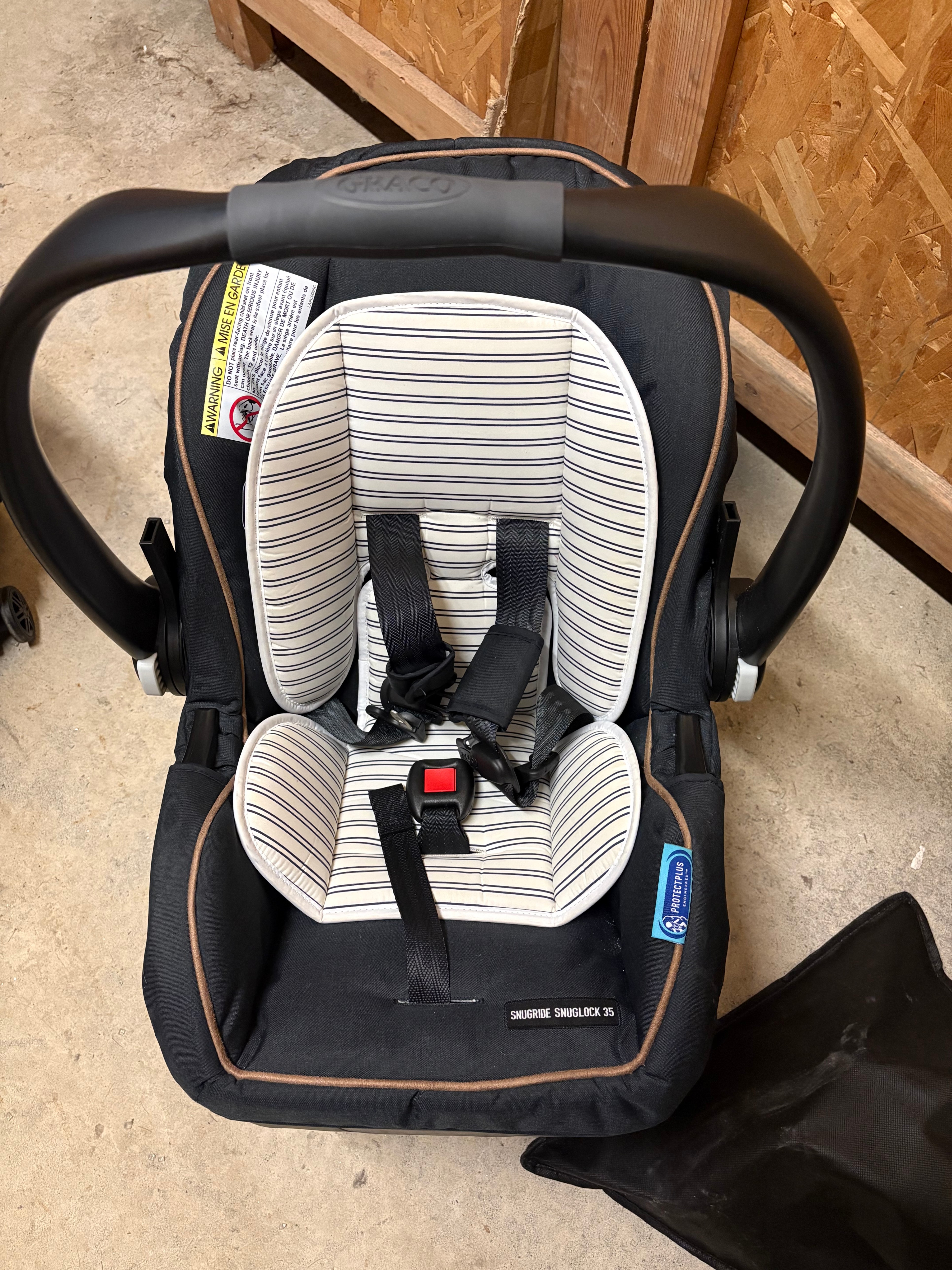 Graco Snugride Snuglock Infant Car Seat with Base - photo 4