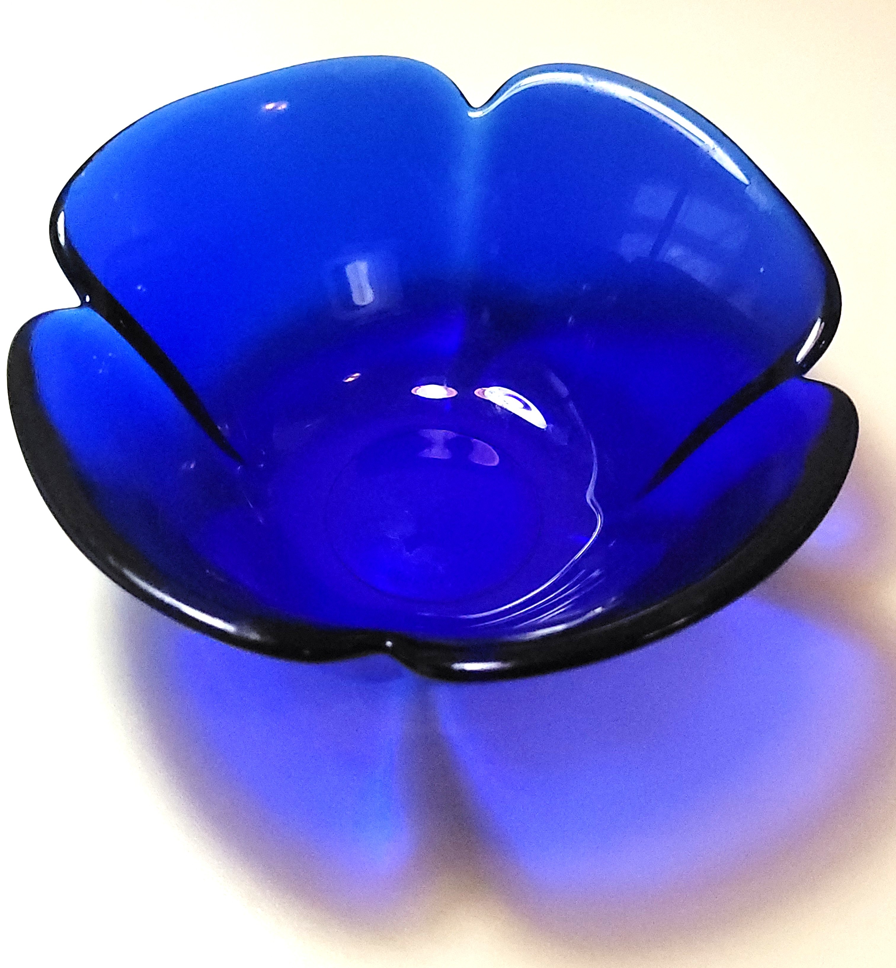 1974 Cobalt Blue Art Glass 4-Lobe Flower Lotus Bowl Small - photo 4