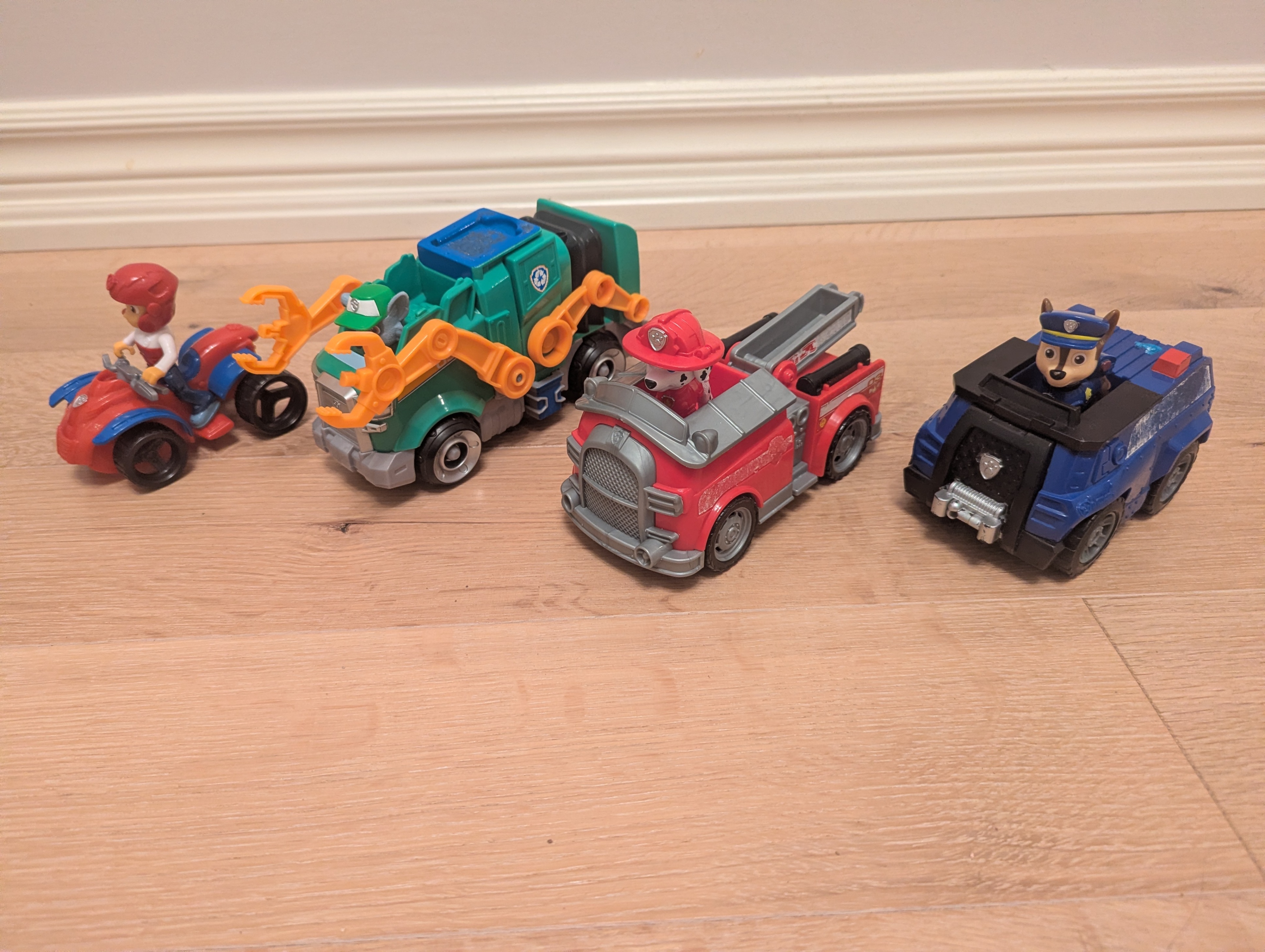 Paw Patrol Lot: Bus and vehicles and pups