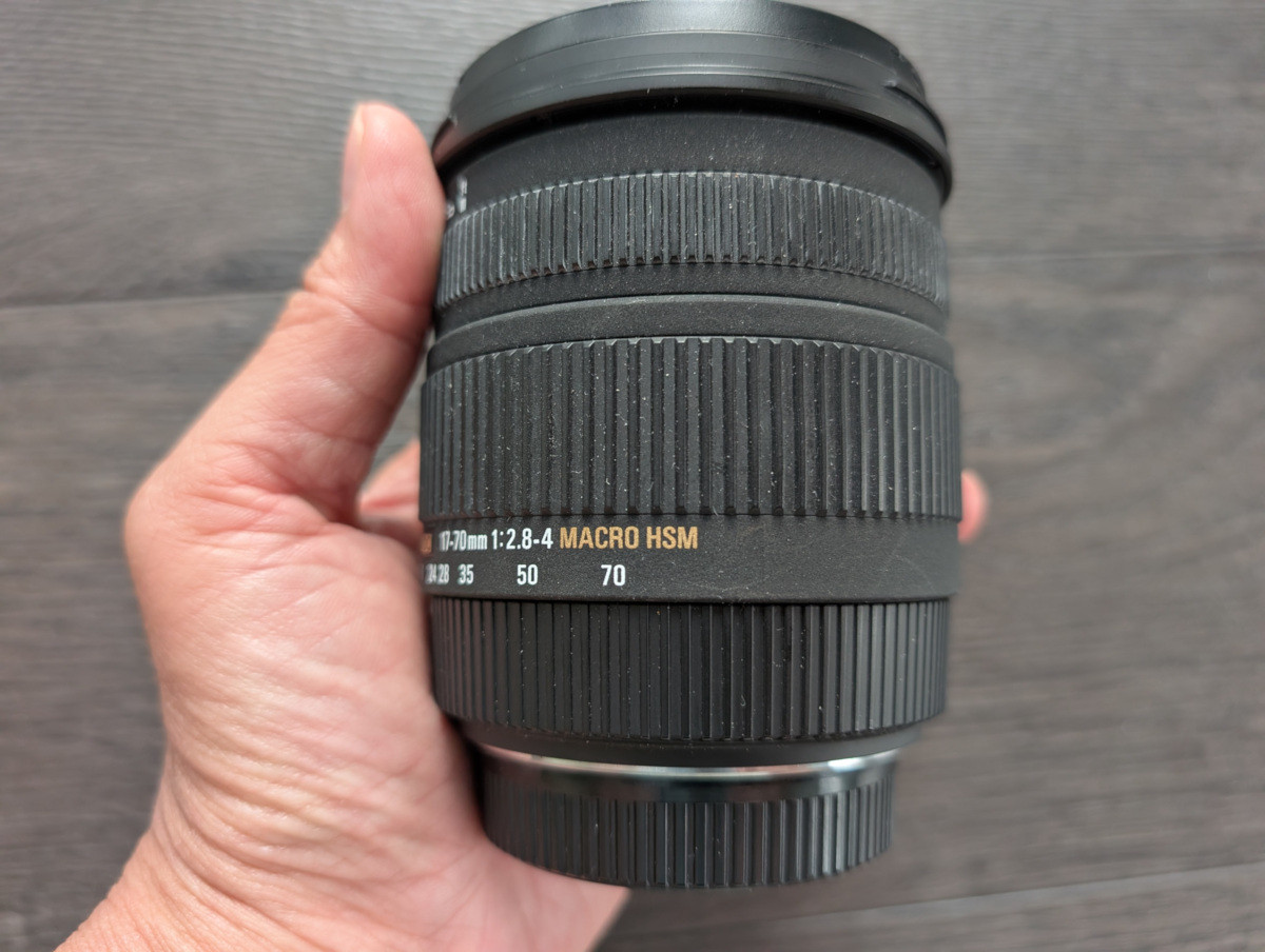 Sigma DC Autofocus 17-70mm f/2.8-4 Macro OS HSM APS-C DSLR lens - photo 2