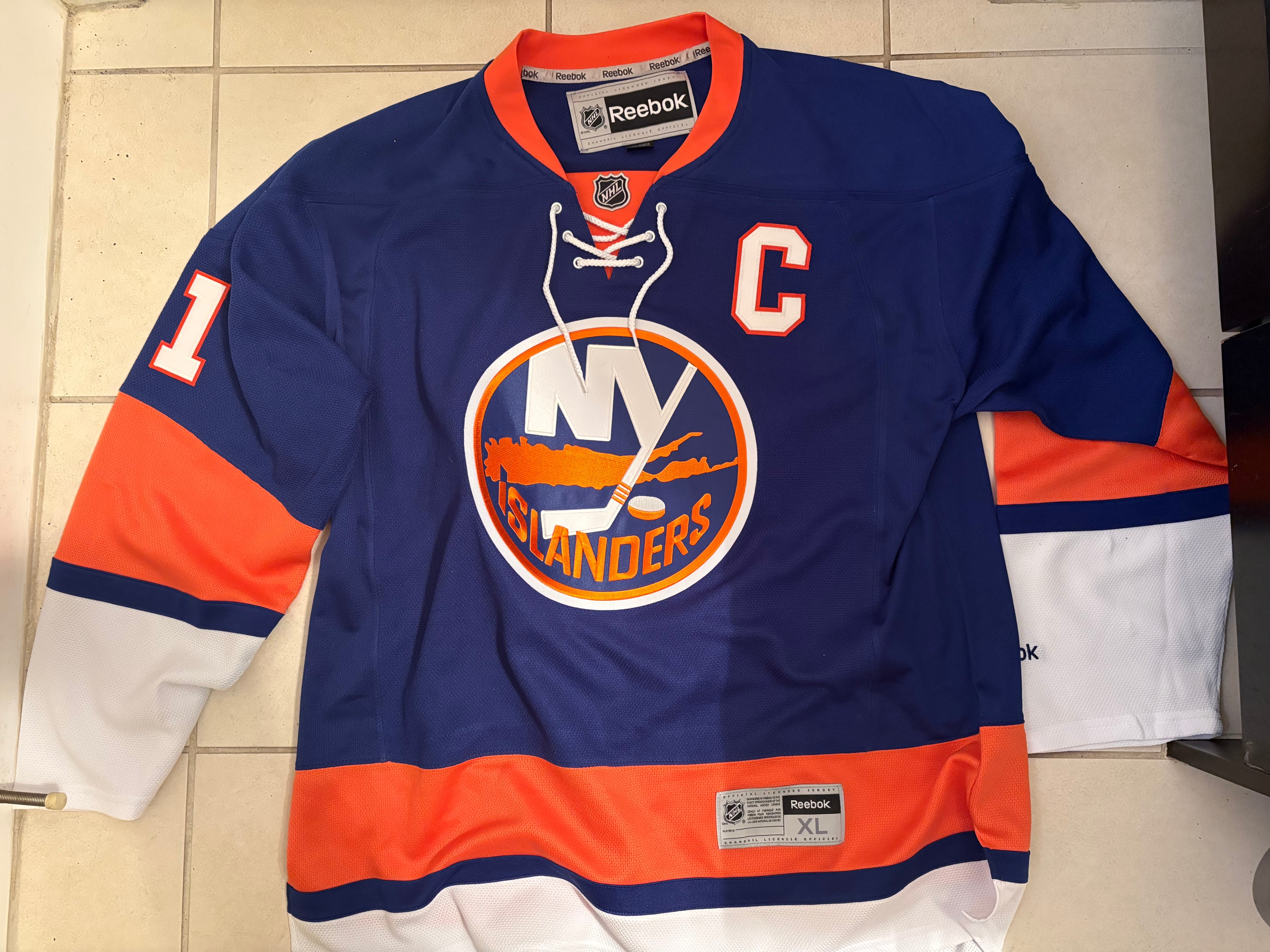 Autographed NY Islanders Tavares Jersey - XL - photo 3