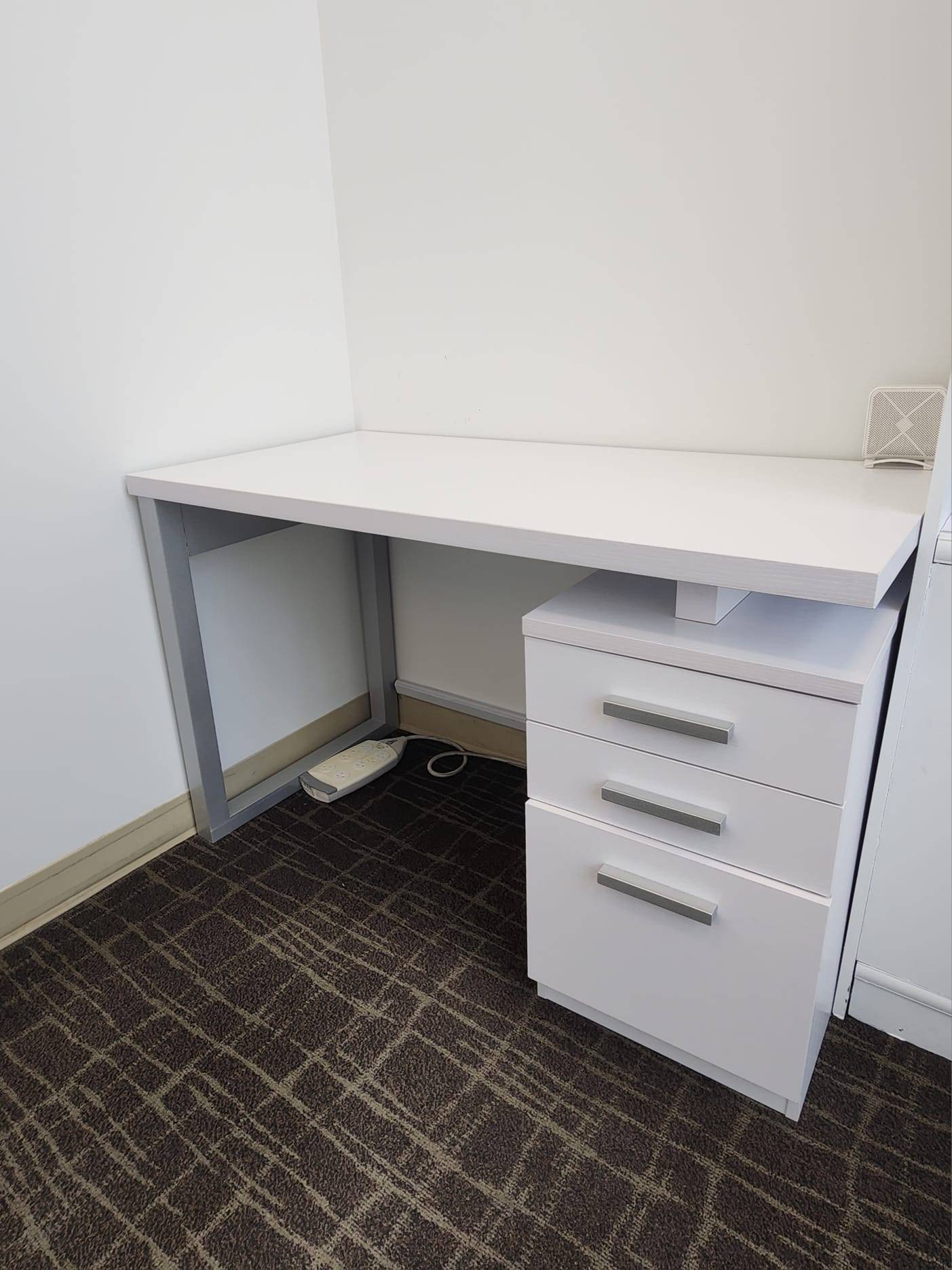 Reversible White Modern Desk with 3 Drawers