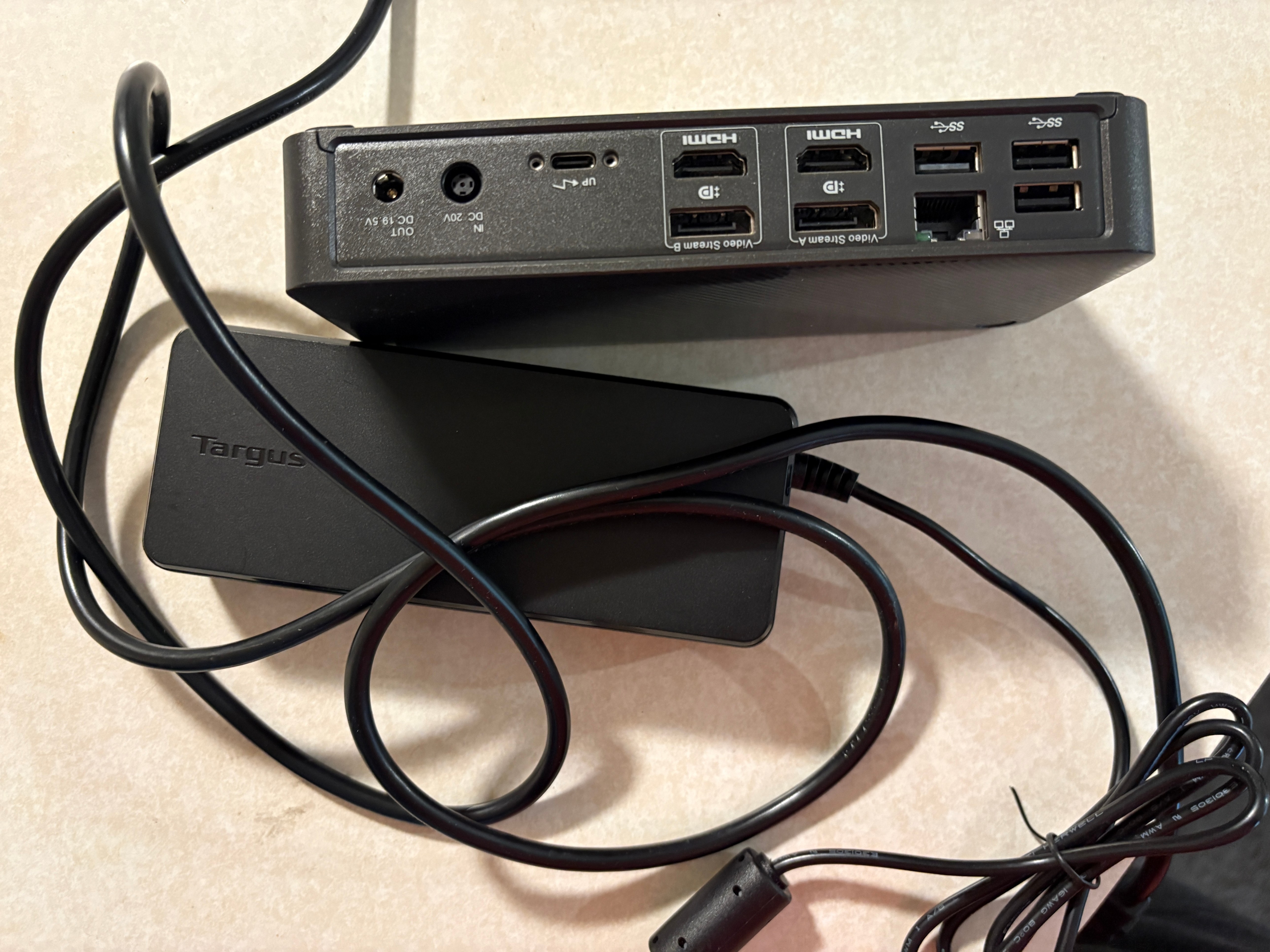 USB-C Universal DV4K Docking Station with 100W Power Delivery - photo 2