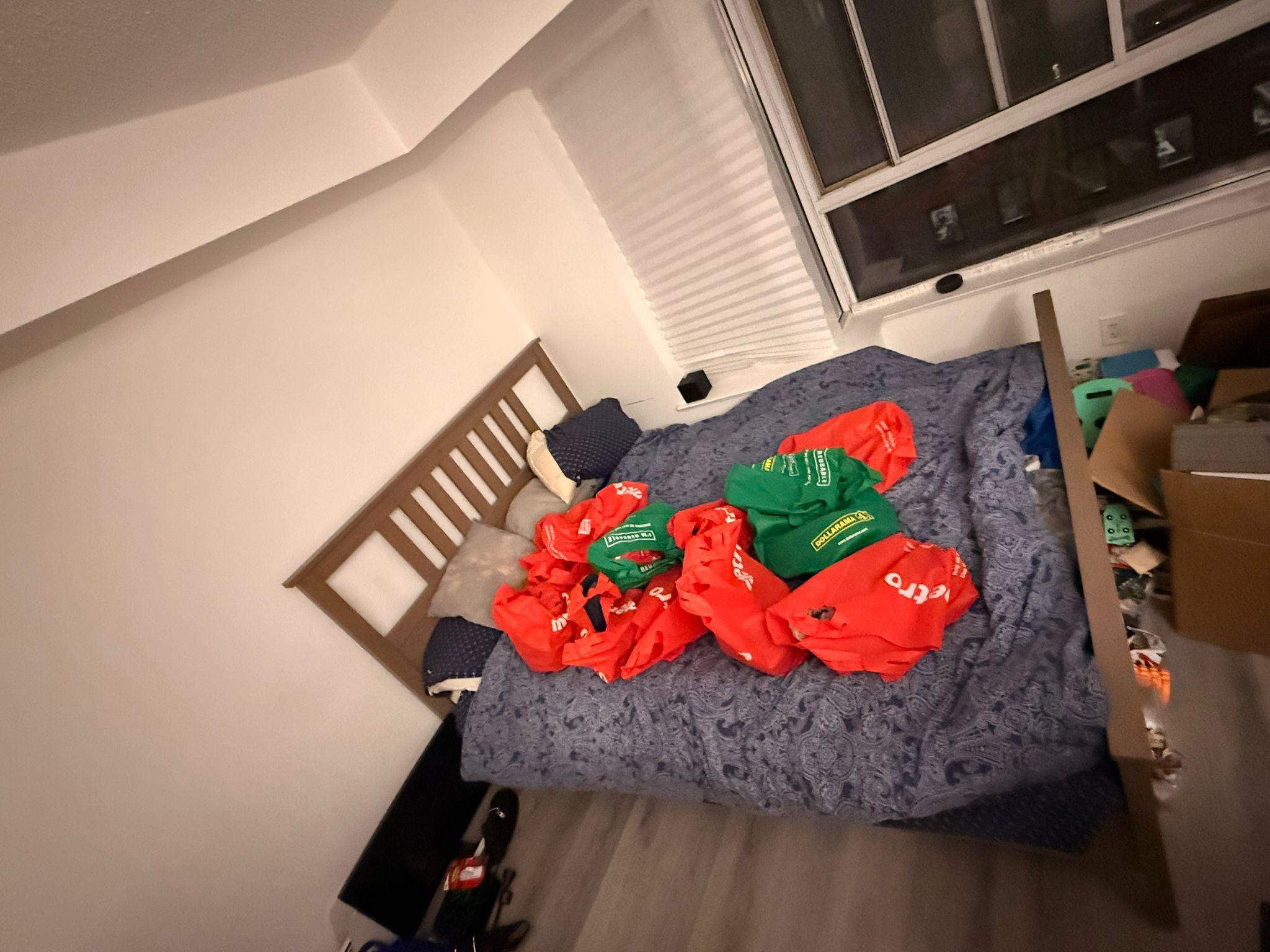 🛏️ Queen Bed Frame + Mattress – Downtown Toronto