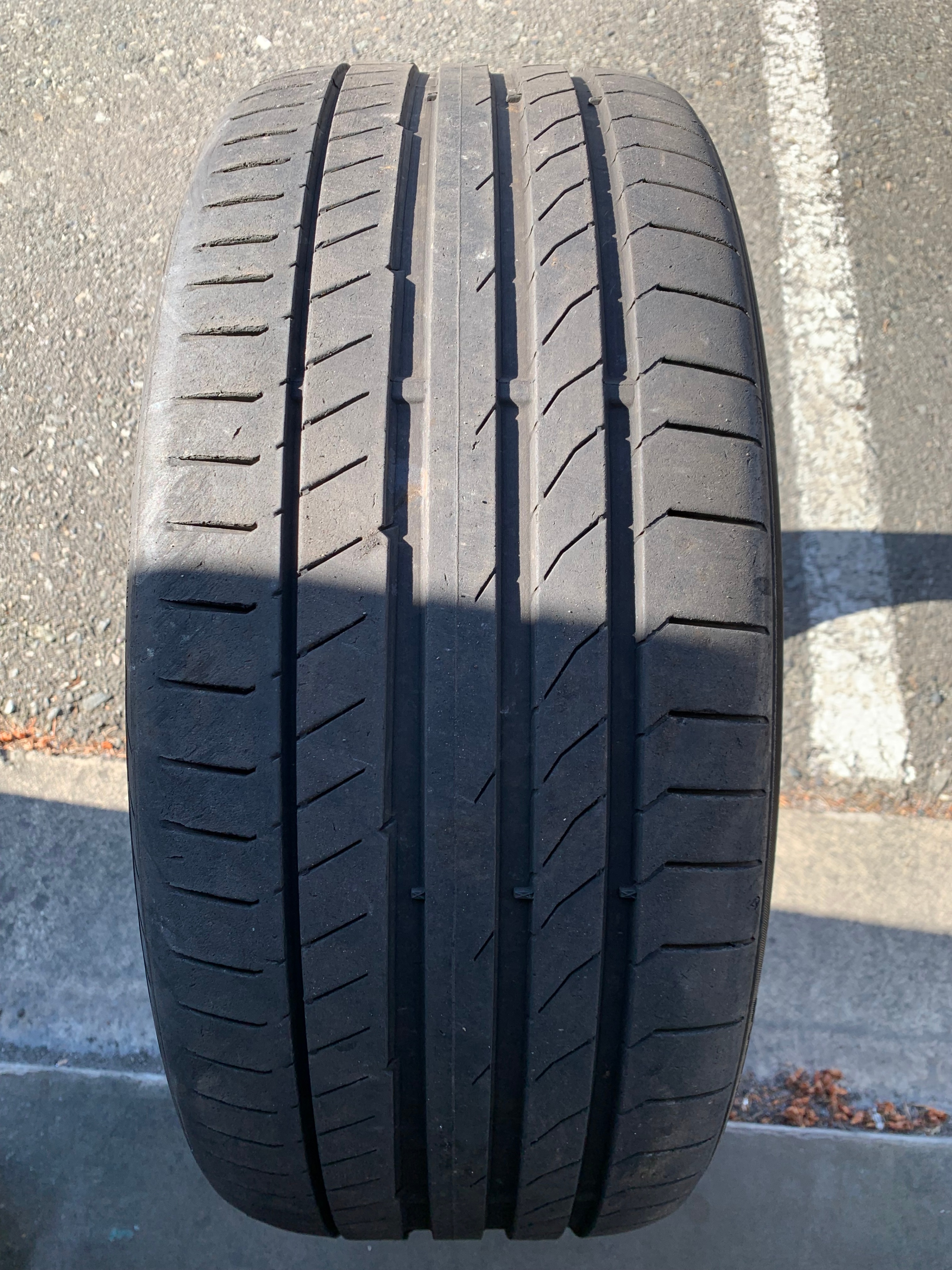 1 X single 245/35/21 Continental Sport contact 5P TO w 70% tread