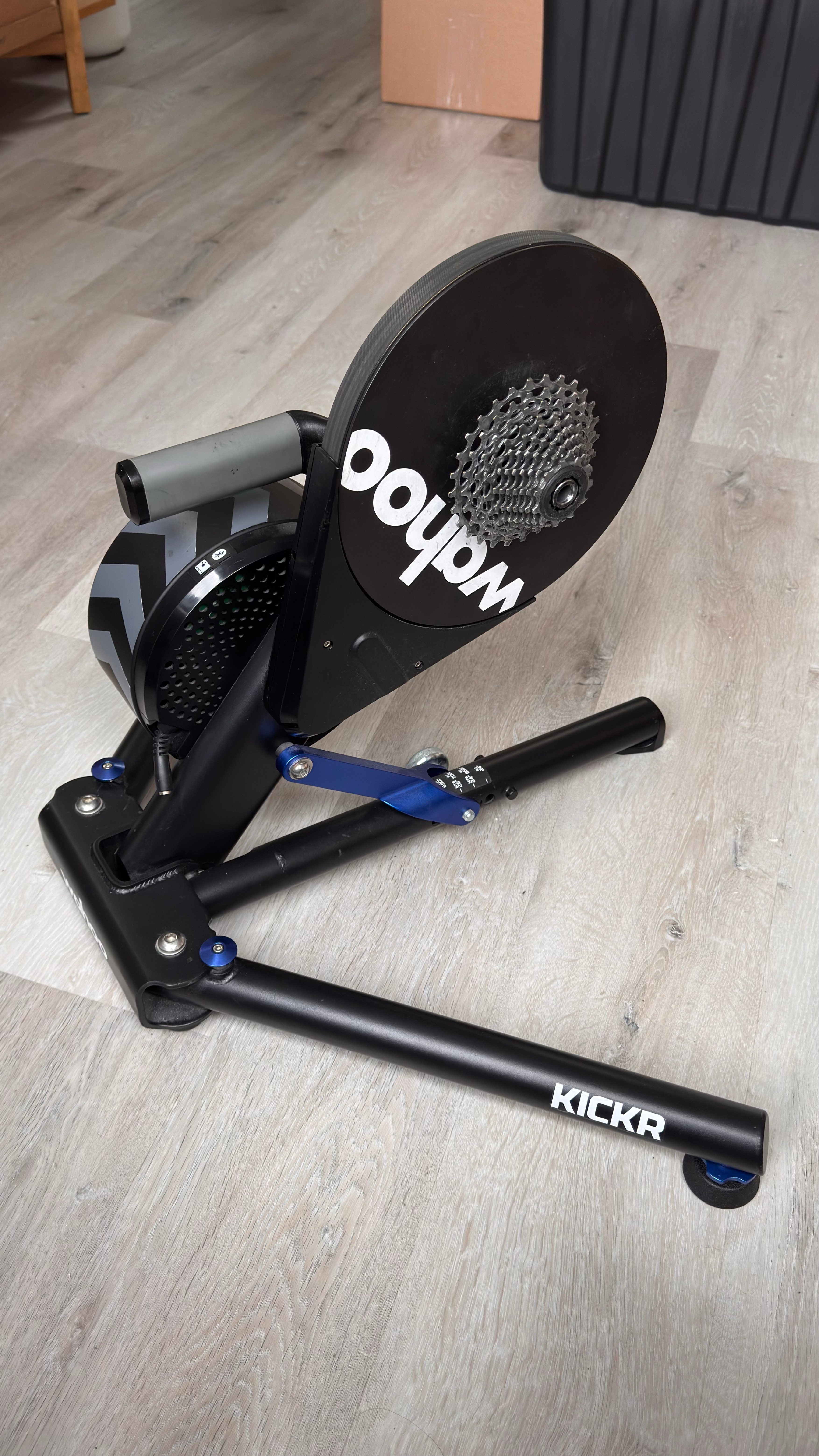 Wahoo KICKR V4 Smart Trainer - photo 2