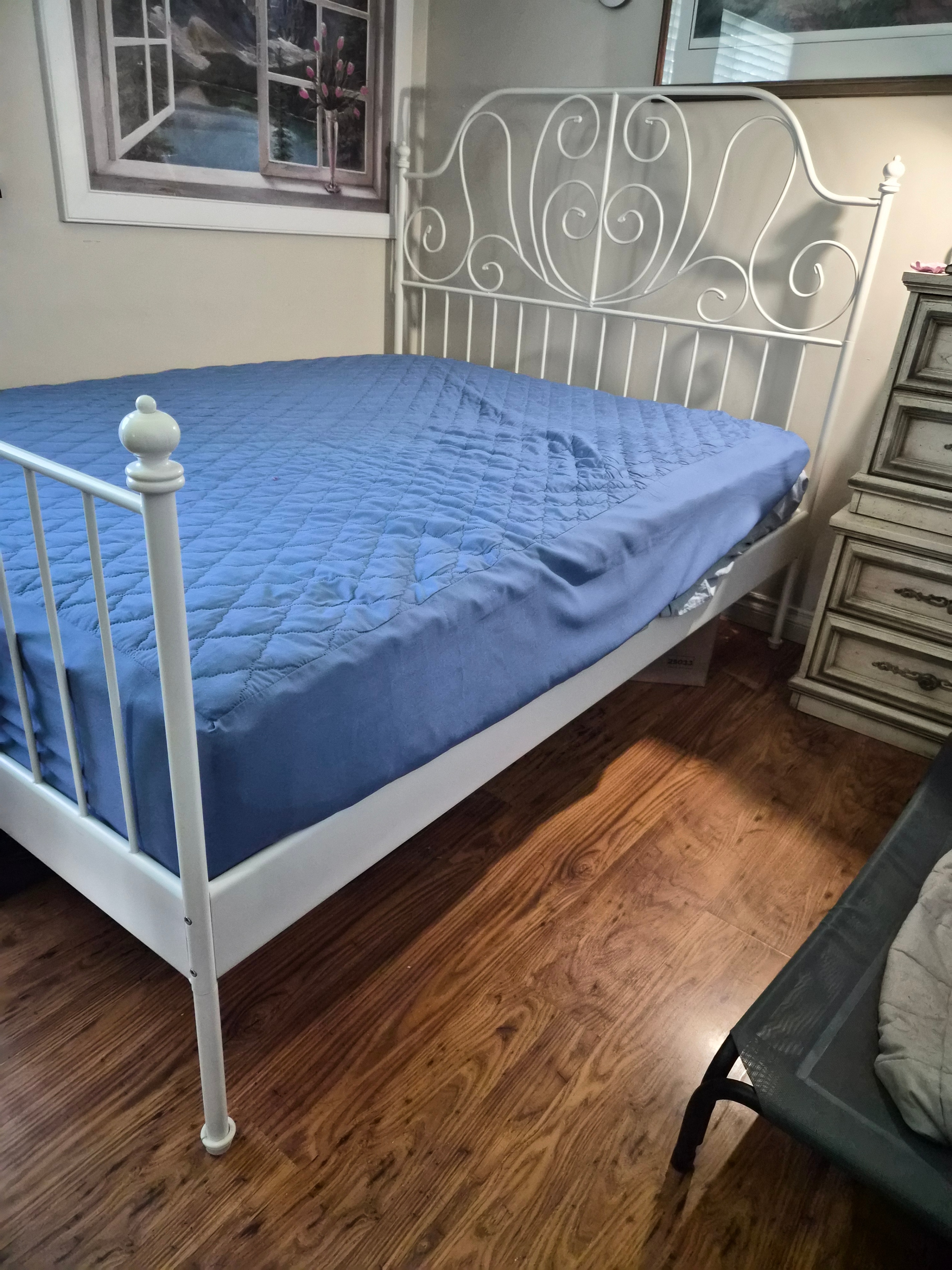 IKEA LEIRVIK Queen Bed Frame (White Metal) – Great Condition - photo 3