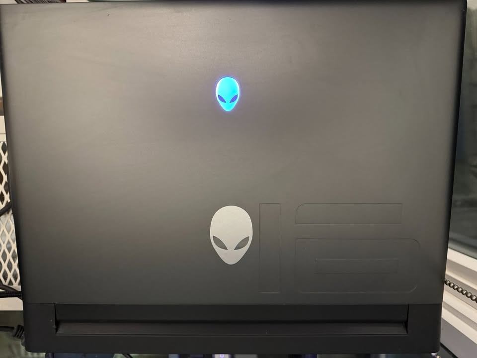 Alienware RTX4070 Laptop | i7-13700HX | 1TB SSD | 16GB RAM - photo 2