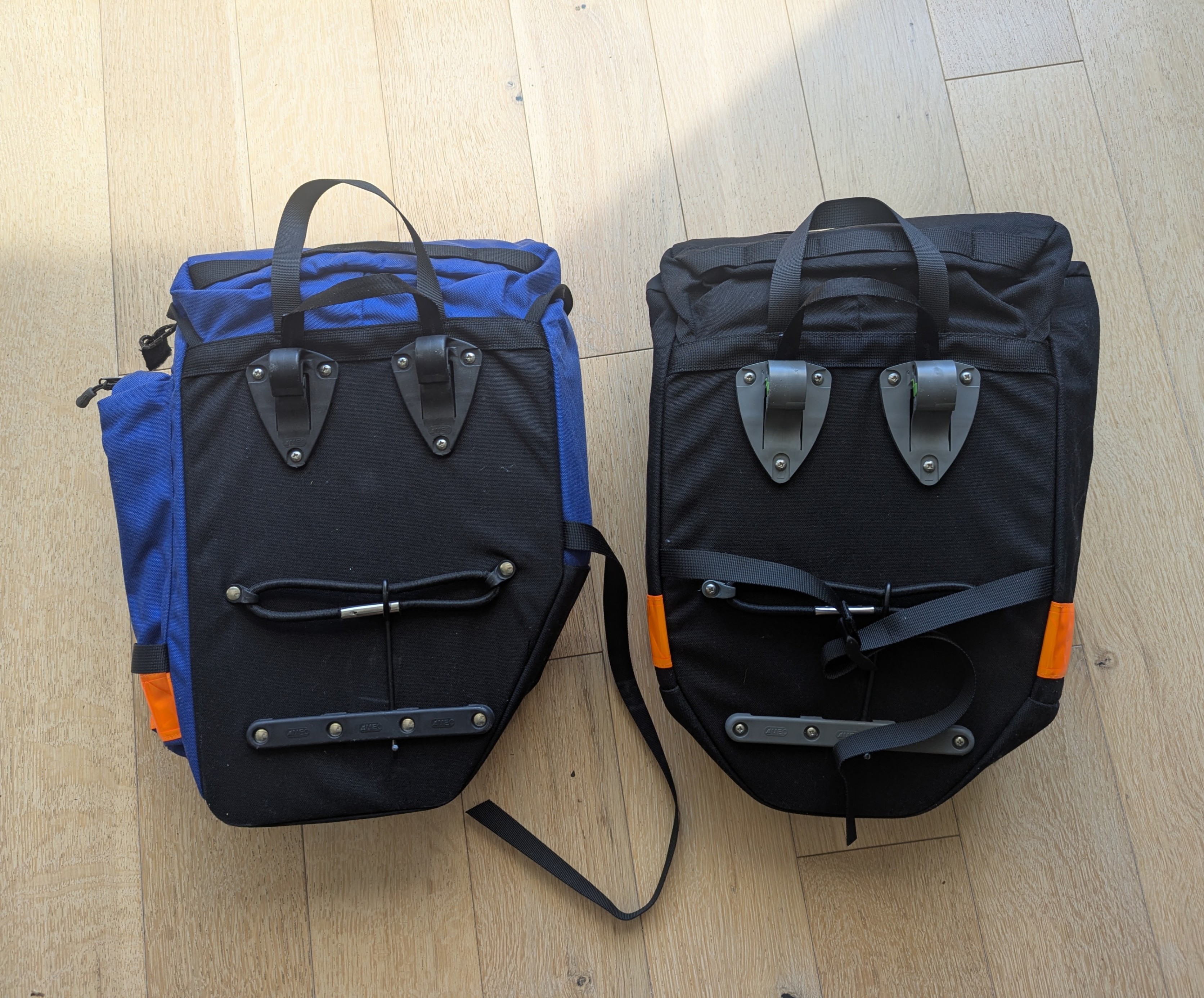 Pair of MEC Bike Panniers – 20L Each - photo 2