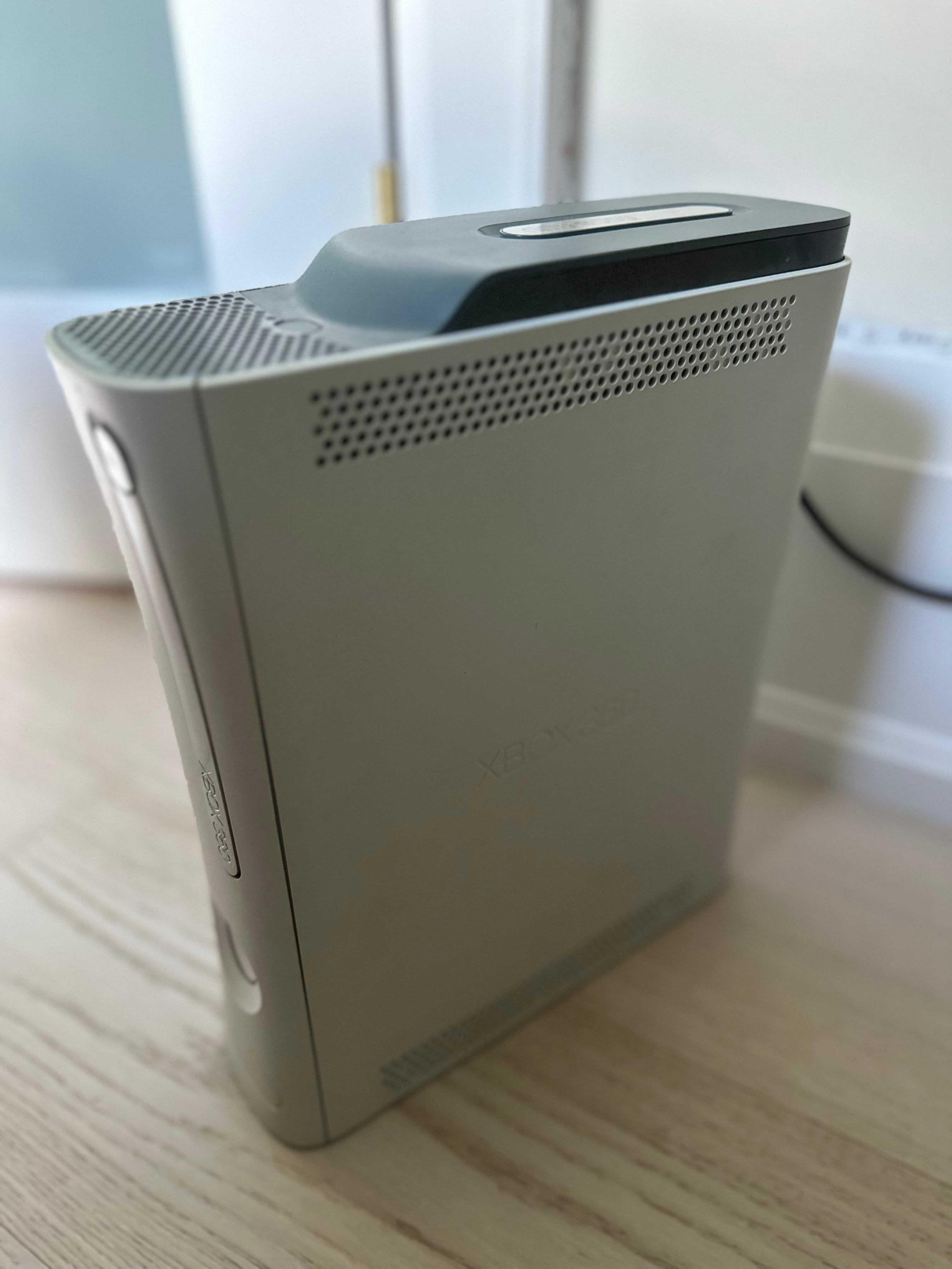 Xbox 360 Console with 4 Games - photo 2