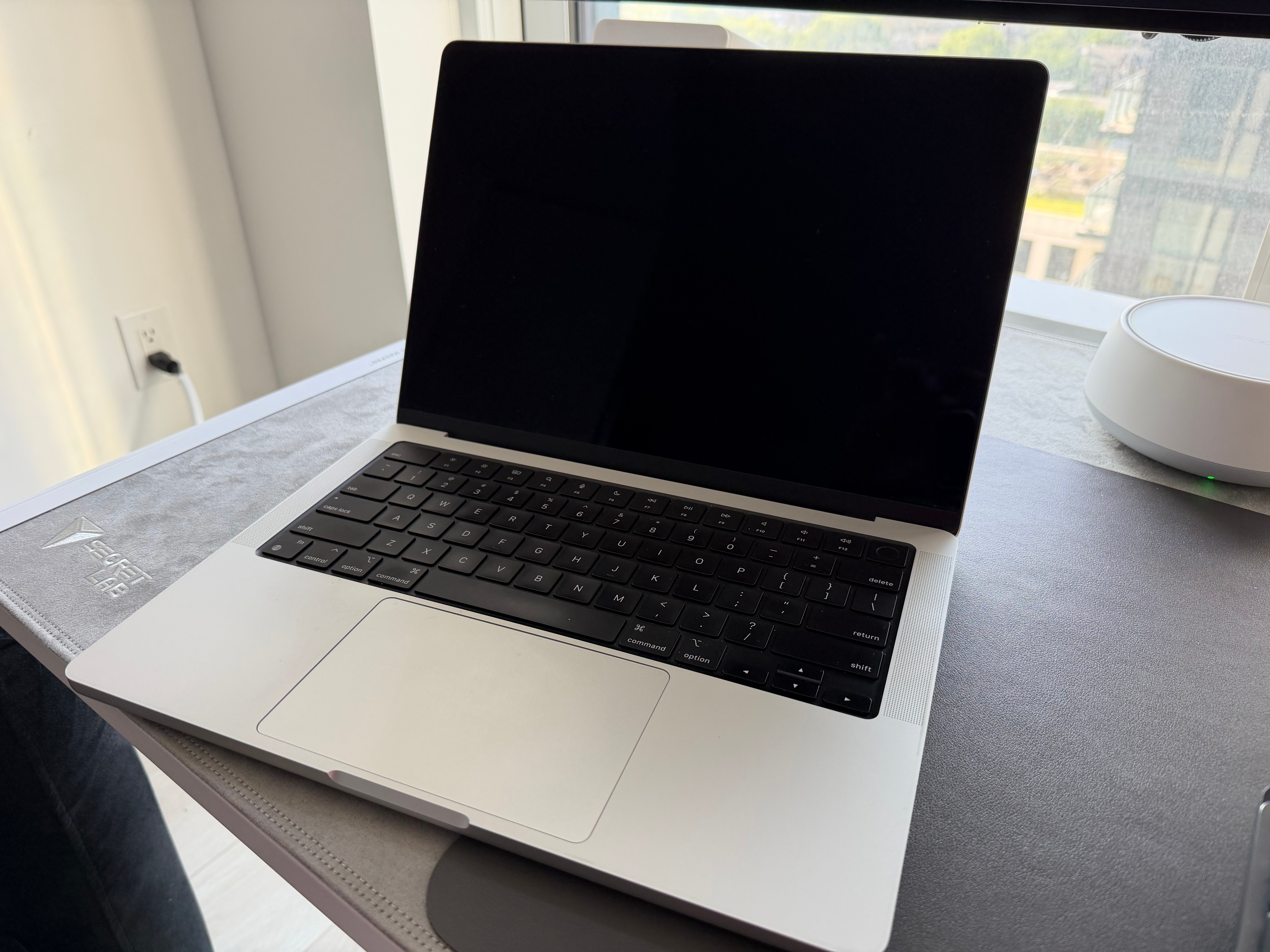 MacBook Pro 14" (2021) - M1 Pro | 16GB RAM | 1TB SSD - Silver - photo 5