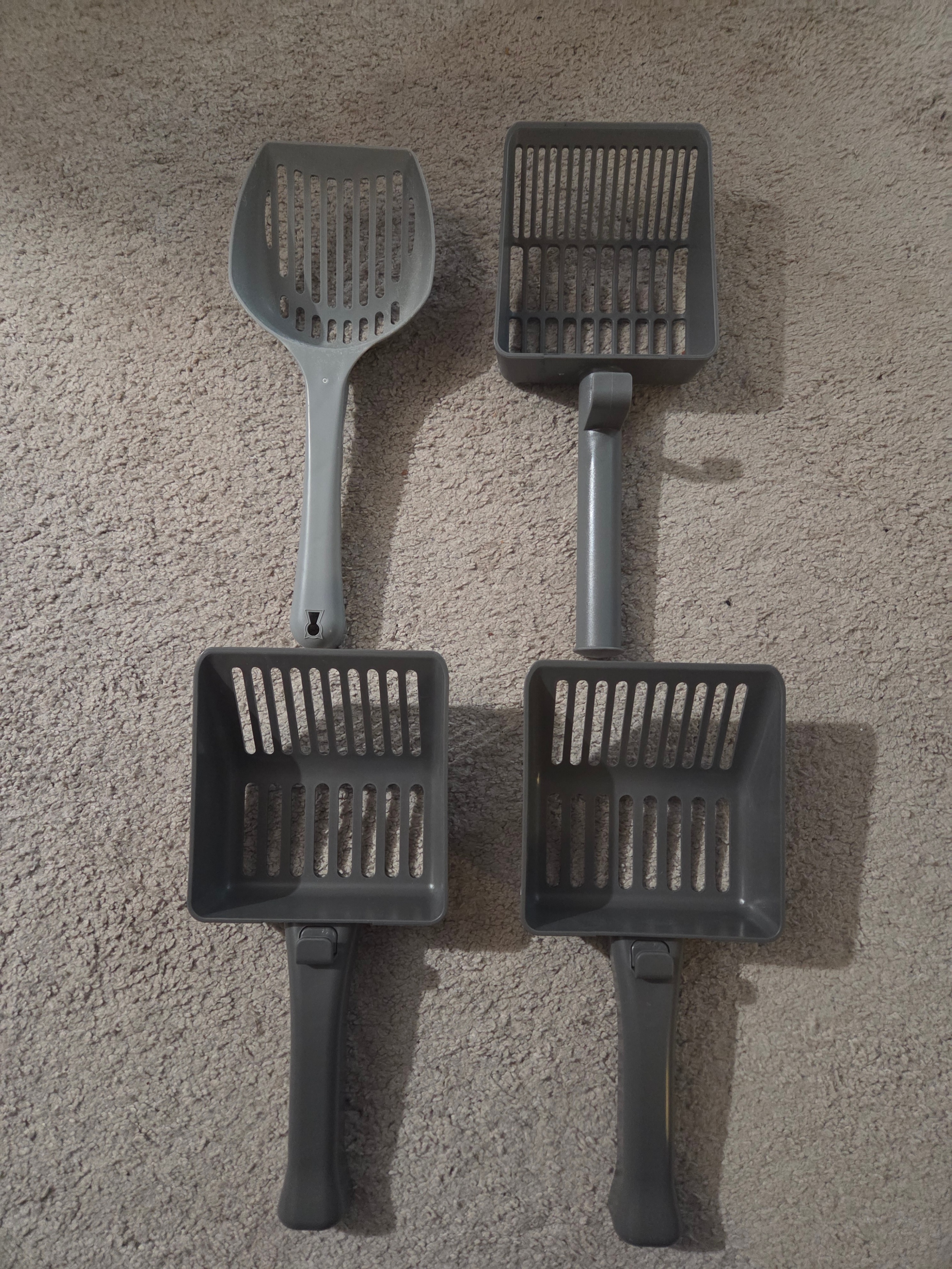 4 Cat Litter Scoops, Various Sizes (3 New)