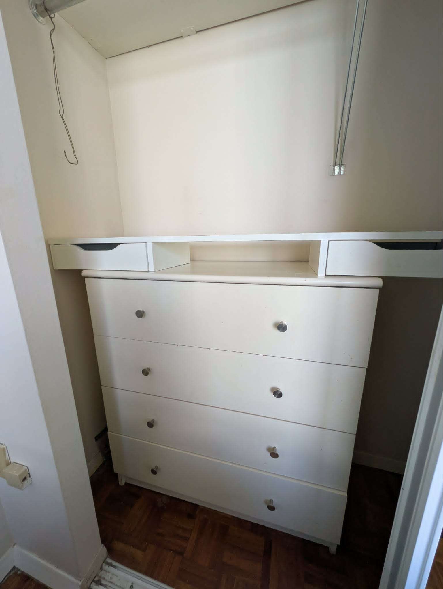 Chest of Drawers + Dividing Shelf