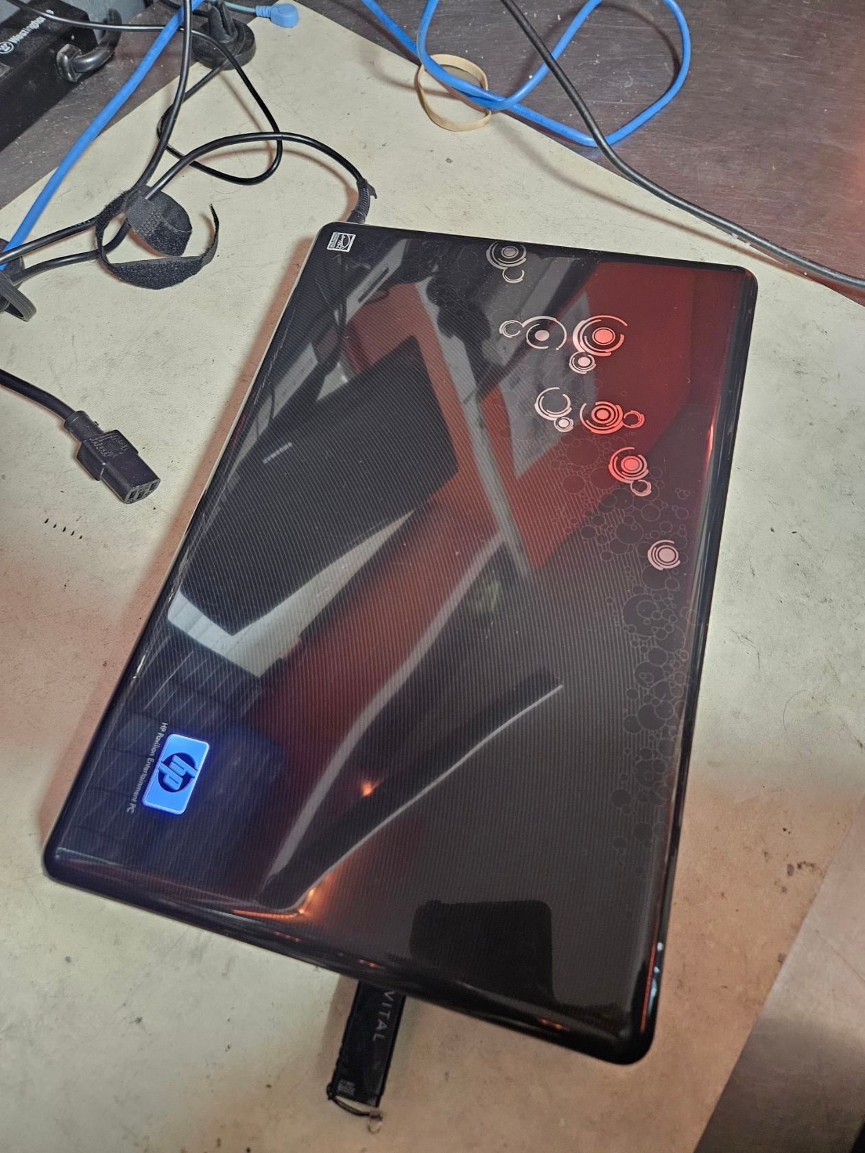 HP Pavilion dv6 Laptop — Core i3 / 4GB RAM / 500GB HDD - photo 2